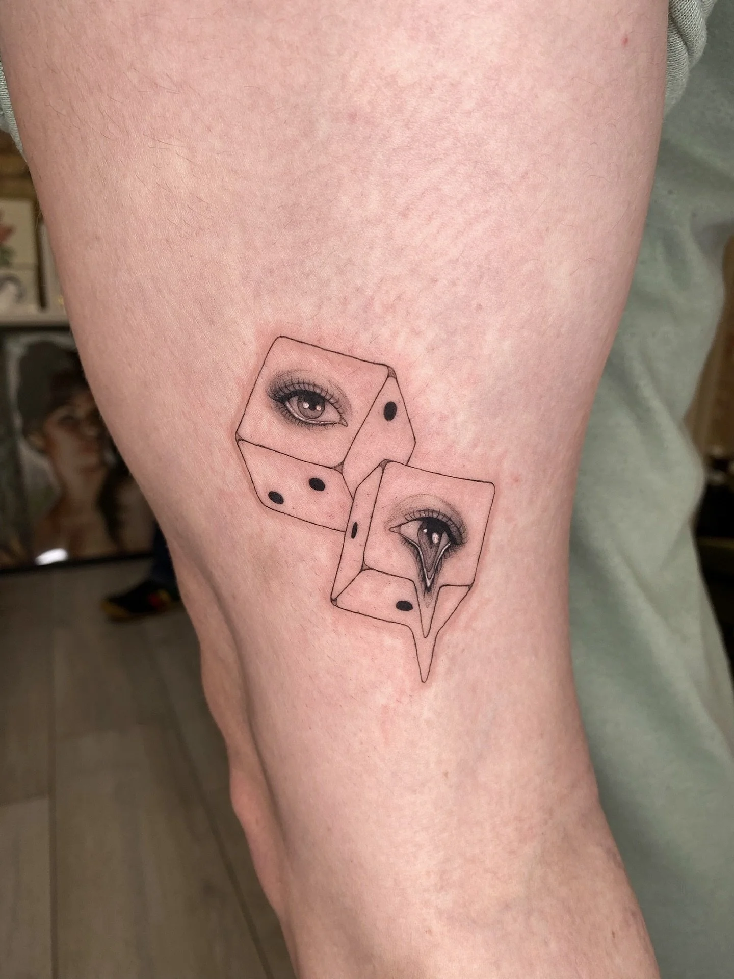 Thank you so much Ella! 🎲
@tangerinedreamsstudio 

#dicetattoo #eyetattoo #londontattooartist #londontattoostudio #londontattoos #finelinetattooartist