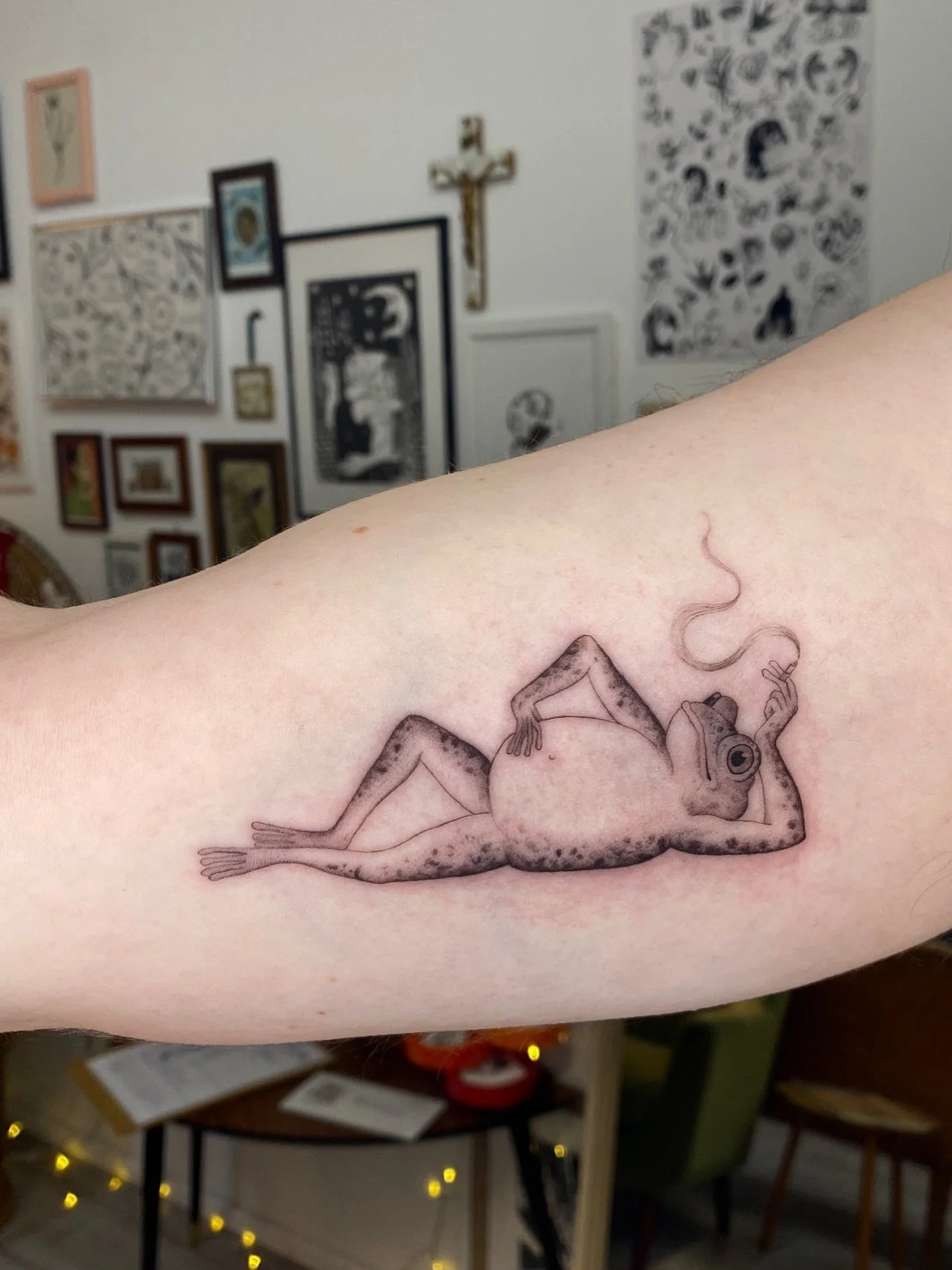 A little frog from my flash for Rupert, thank you so much for picking this one! 𓆏
I would absolutely love to do more frogs

@tangerinedreamsstudio 

#frogtattoo #frogtattoos #frogdrawing #londontattoo #londontattooartist