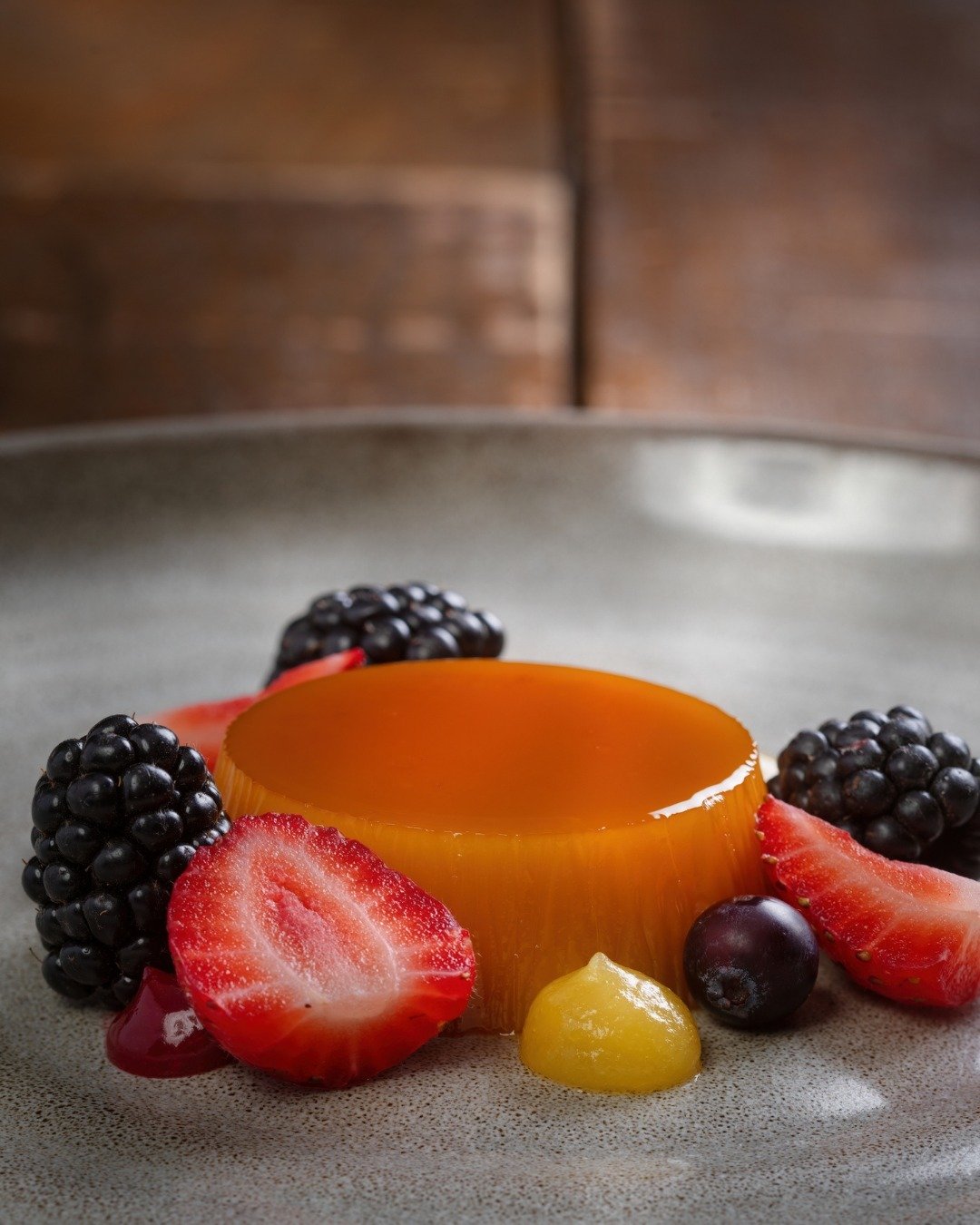 No Erva, continuamos a nossa viagem pelos sabores do Douro e Minho com o ic&oacute;nico Pudim Abade de Priscos! Uma sobremesa rica e irresist&iacute;vel, que celebra o melhor da do&ccedil;aria tradicional destaa regi&atilde;o. Junta-se a n&oacute;s? 
