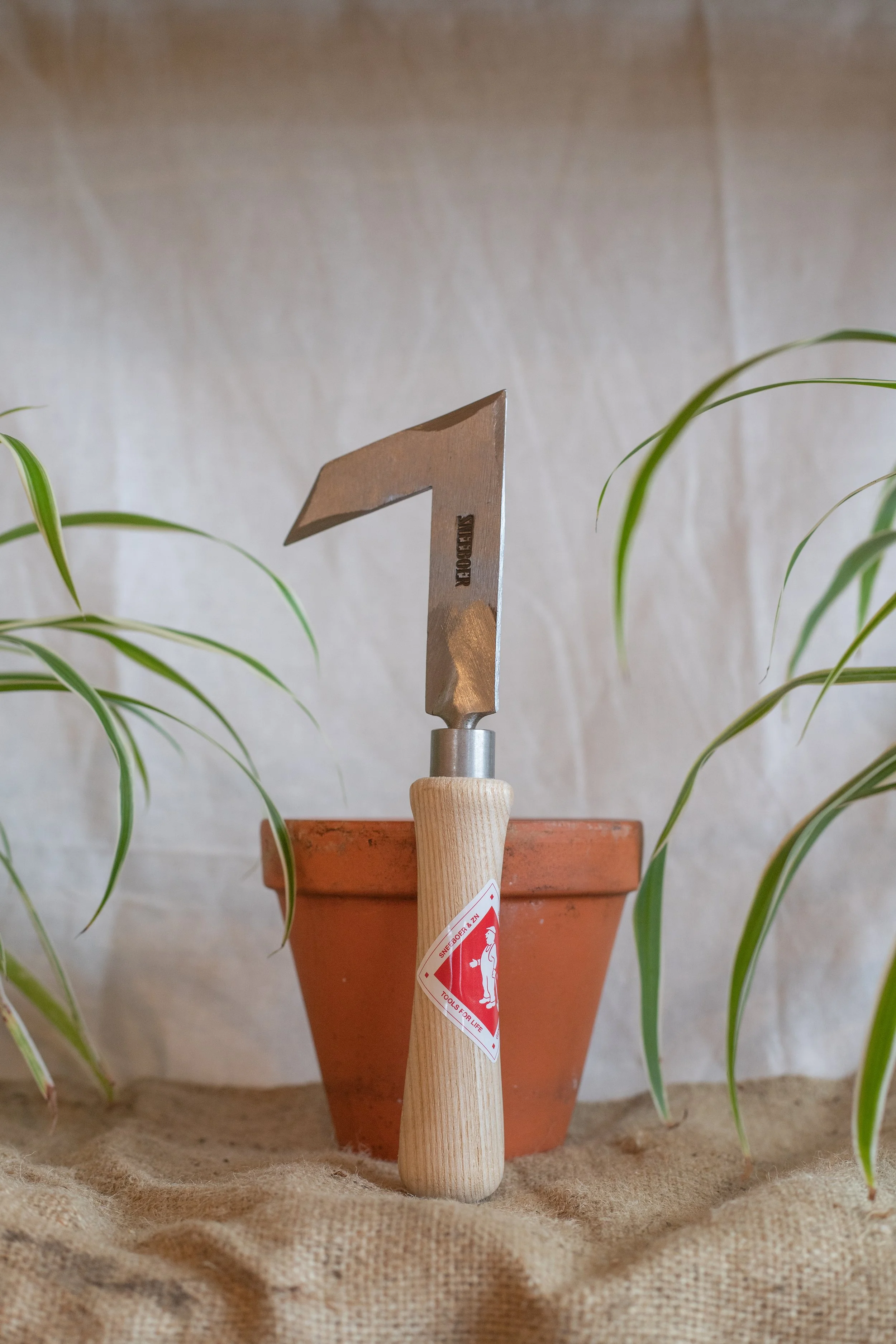 Flat stone scratcher (Sneeboer)