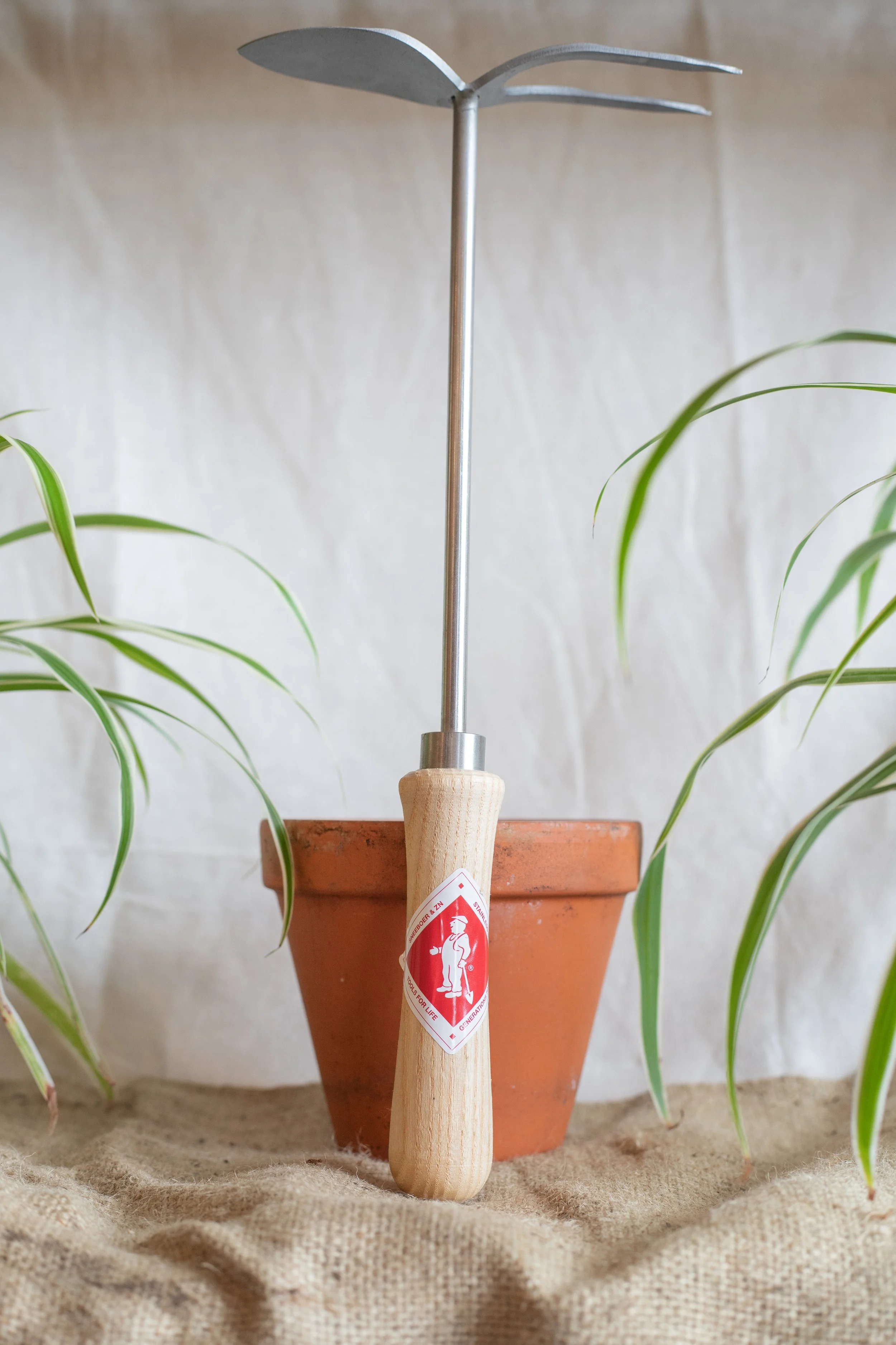 Fork and mattock hand model (Sneeboer)