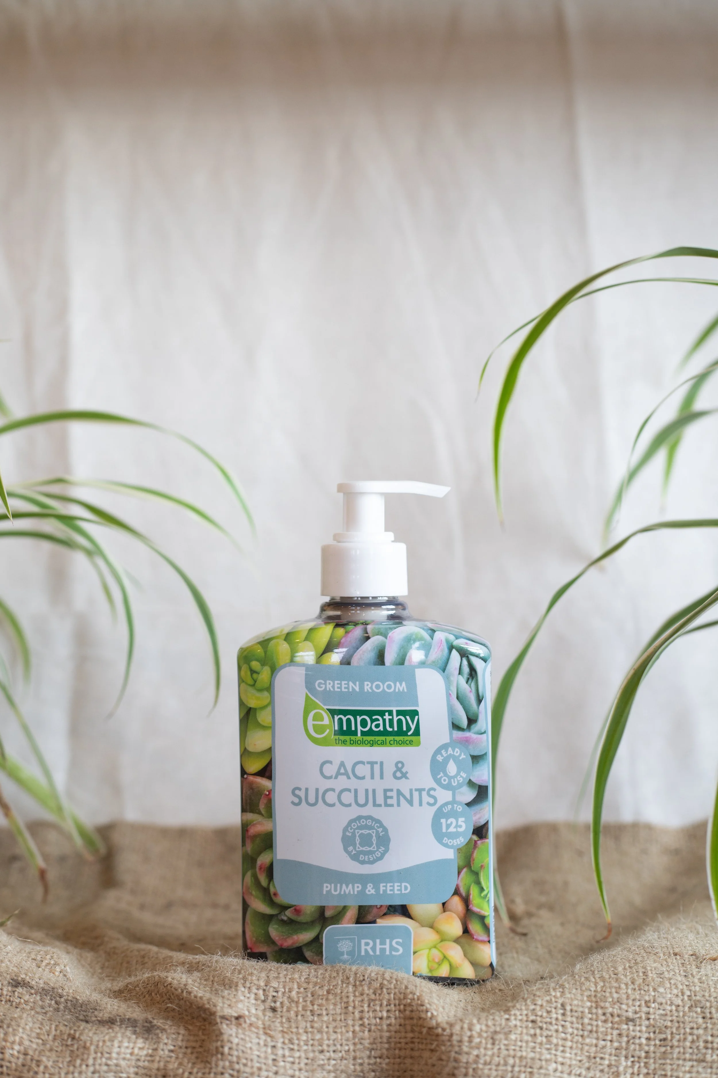 Cacti and succulent pump and feed (Emapthy)