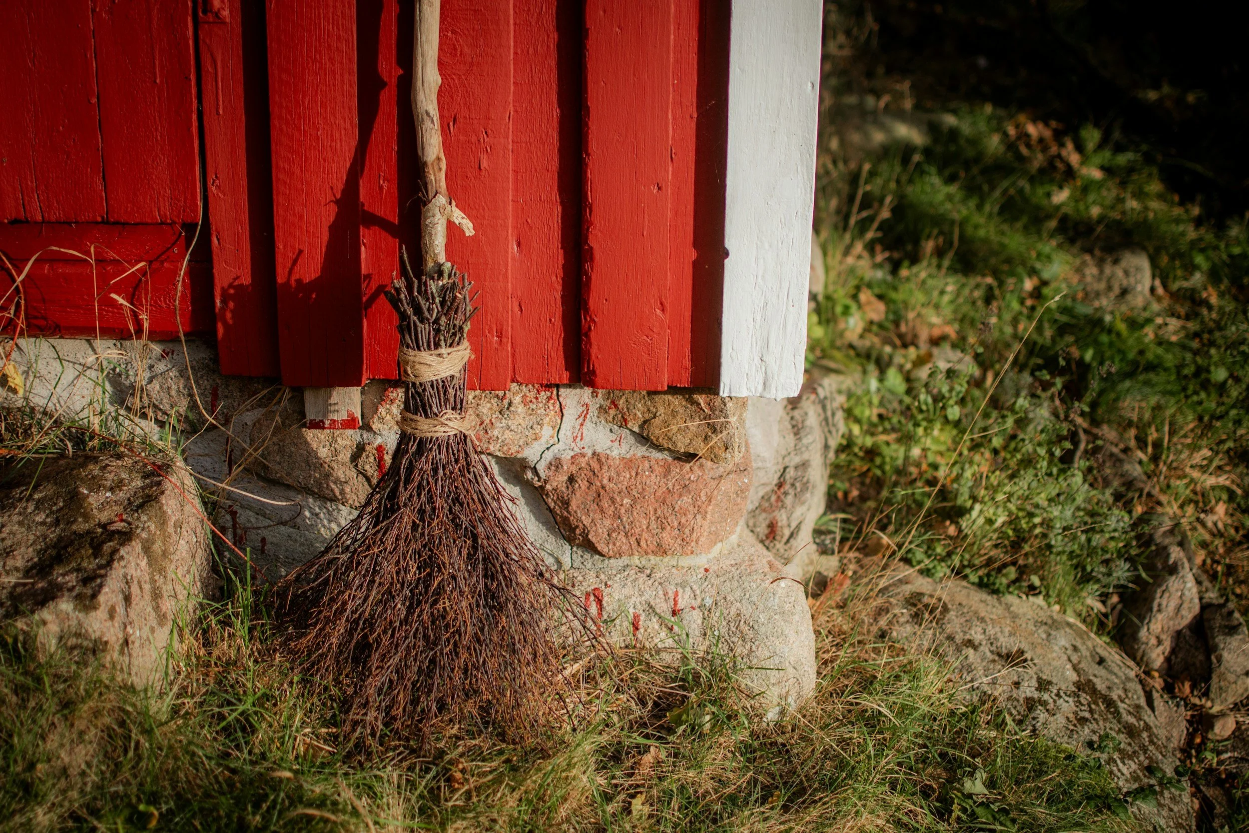 Besoms, Brooms & Beyond: The Revival of Living Tools in Craft