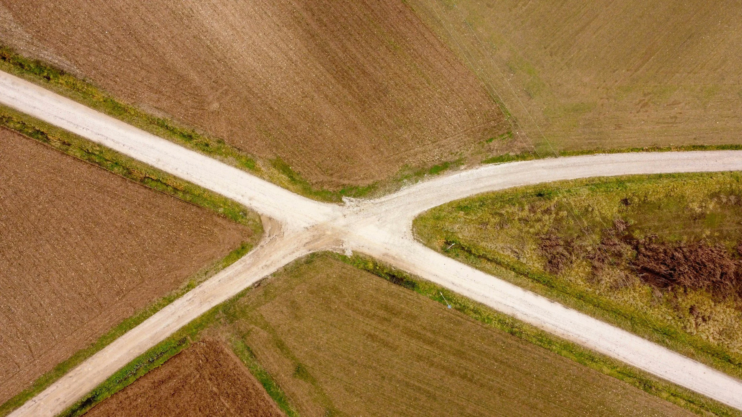 Robert Johnson and the Crossroads Pact: Biography, Hoodoo, and the Legend That Refused to Die