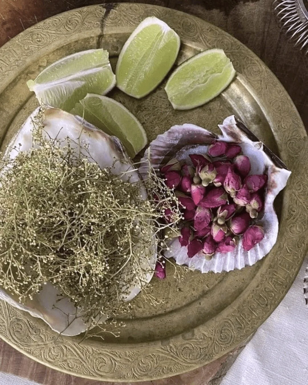 Mercury has officially gone back into retrograde from November 9 to November 29 📡🌀

First moving through the sign of Sagittarius, then heading back into Scorpio! This is a potent combo of fiery thought and deep emotional rediscovery. 💭 👀

Mercury