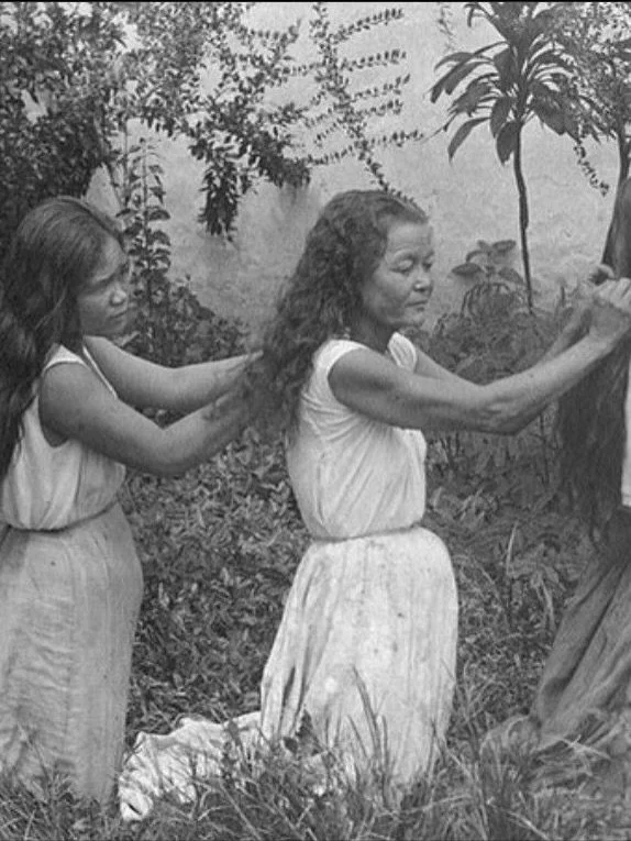 This new moon in Scorpio is arriving today with major transformative energy. ✦ 🌑 🦂

This powerful new moon in Scorpio is conjunct Mercury in retrograde and is pulling us inward and asking us to get honest, revisit old stories, and speak the truths 