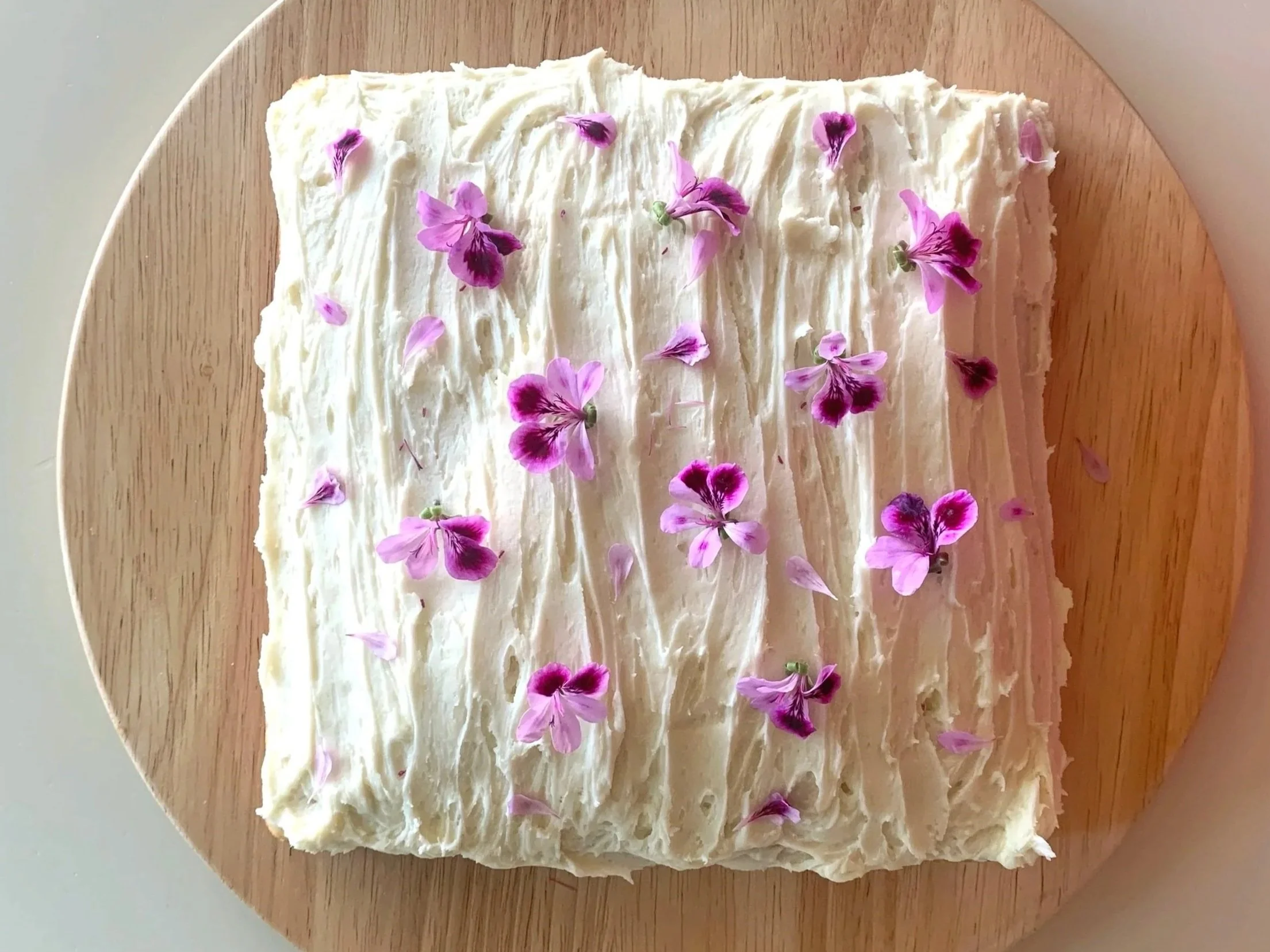 Cake Decorating with Pelargonium Flowers