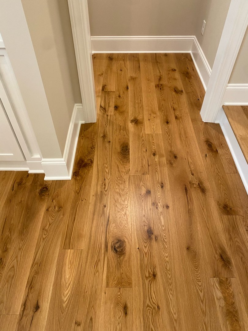 Oak wood with a natural finish. Floor installation in a private residence.