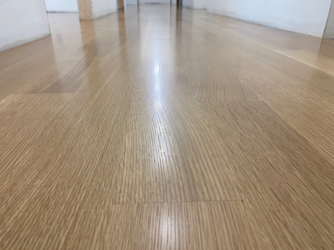 White oak wood with a duraseal neutral stain. Floor installation in a new construction.
