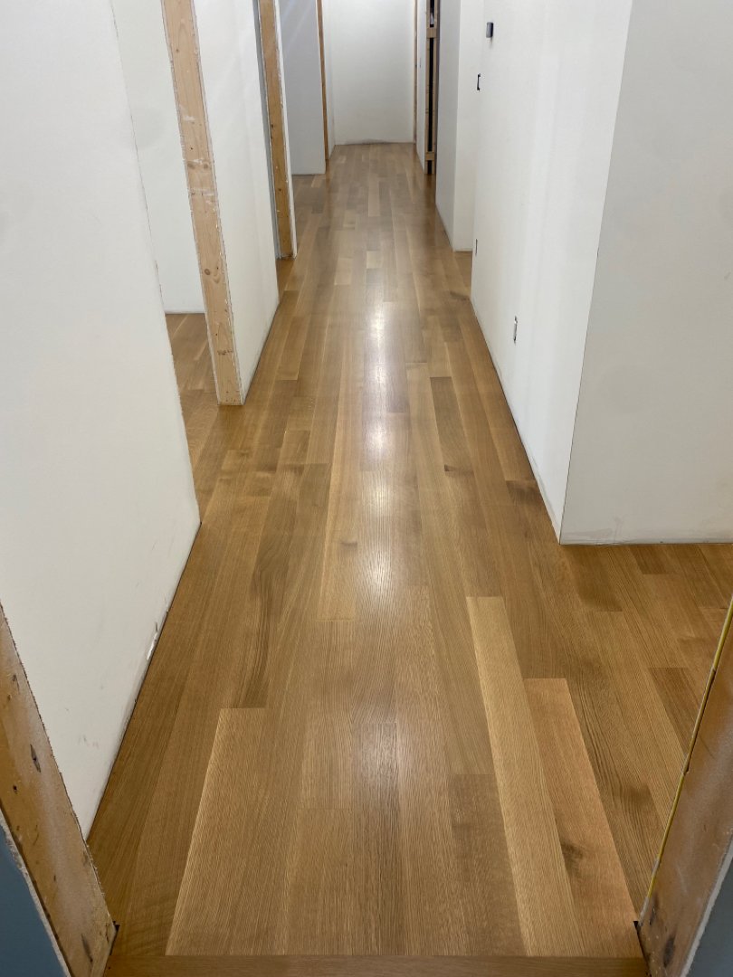 White oak wood with a duraseal neutral stain. Floor installation in a new construction.