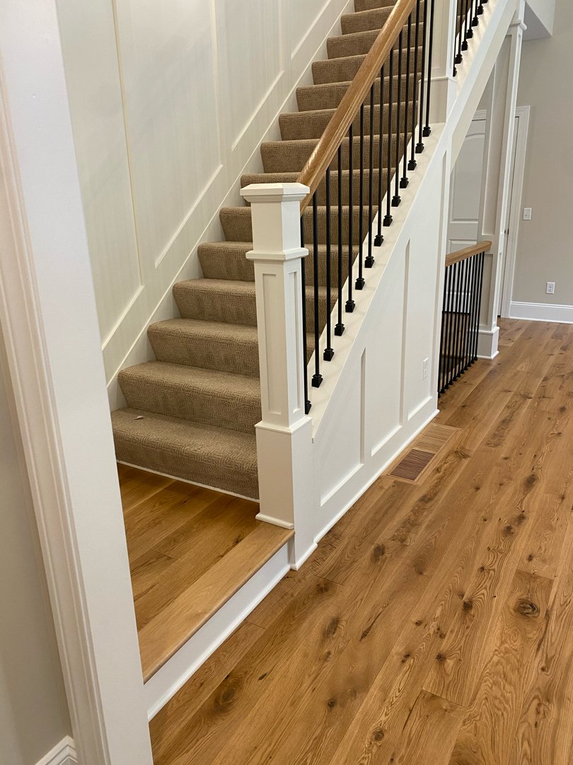 Oak wood with a natural finish. Floor installation in a private residence.