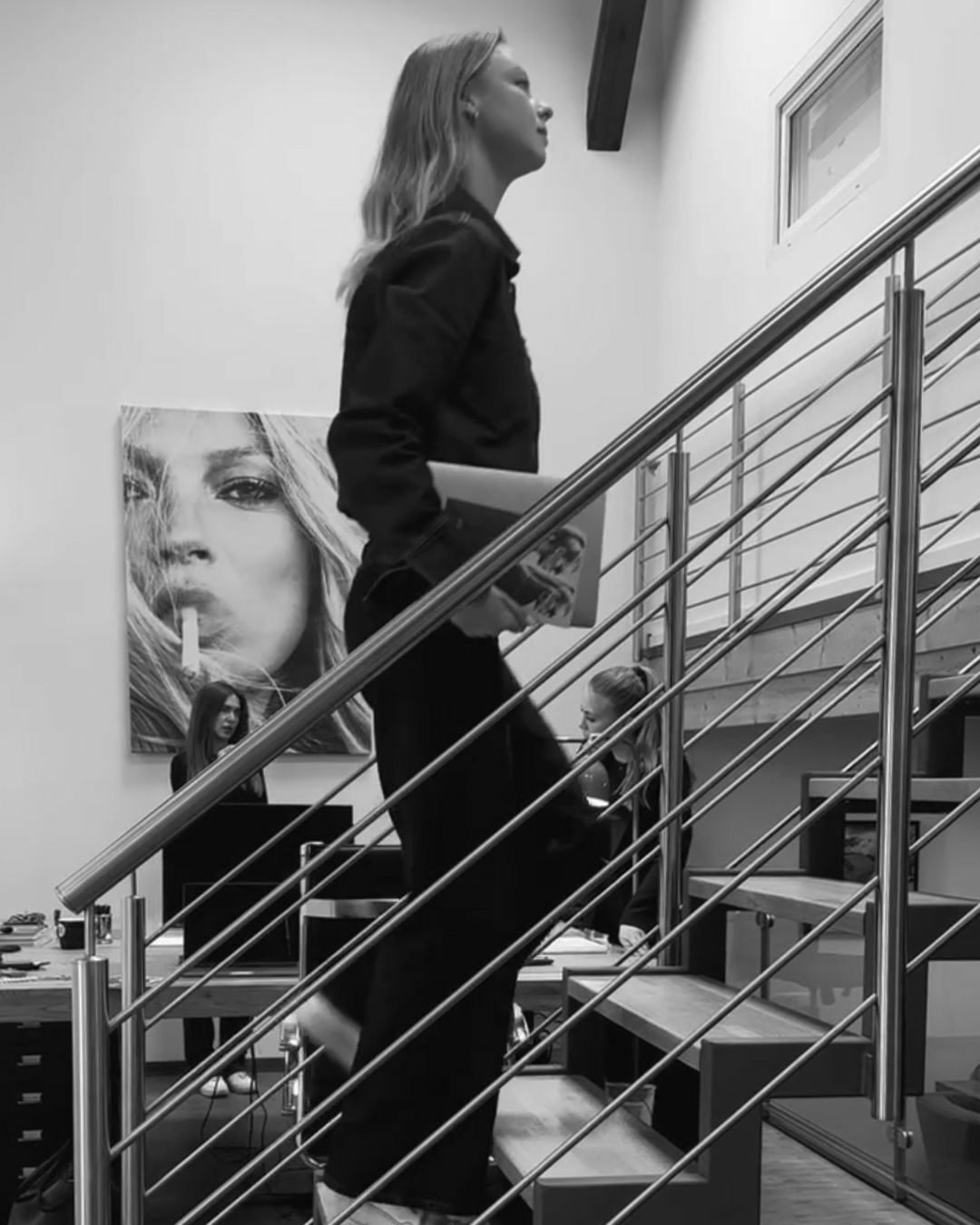 Jede Stufe z&auml;hlt &ndash; ob im Office oder im Wachstum.⁣
Wer nach oben will, geht mit der Zeit🚀⁣
⁣
#lillsocialmedia