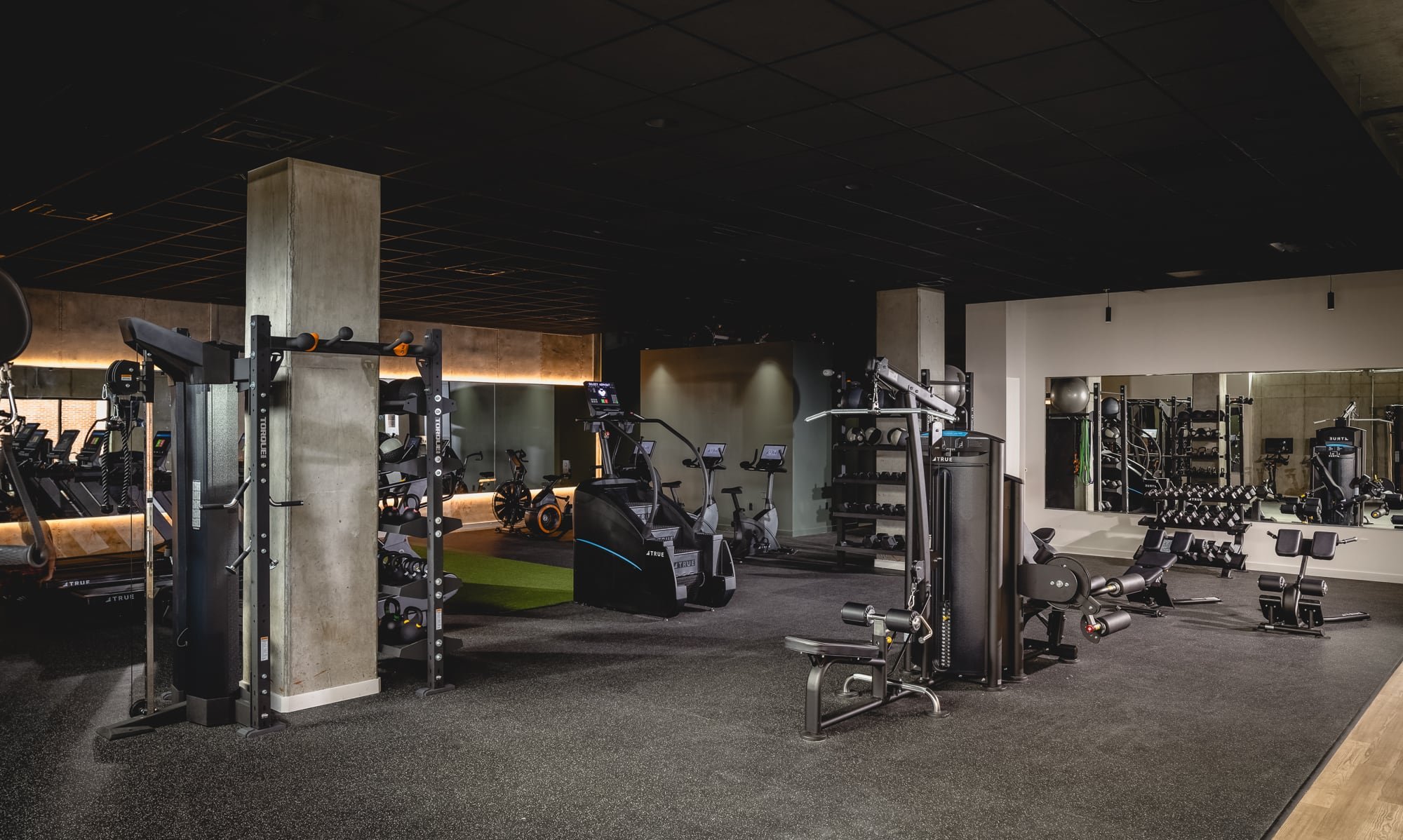 2025-12_Studio.BNA_1785 Club_social-27.jpg