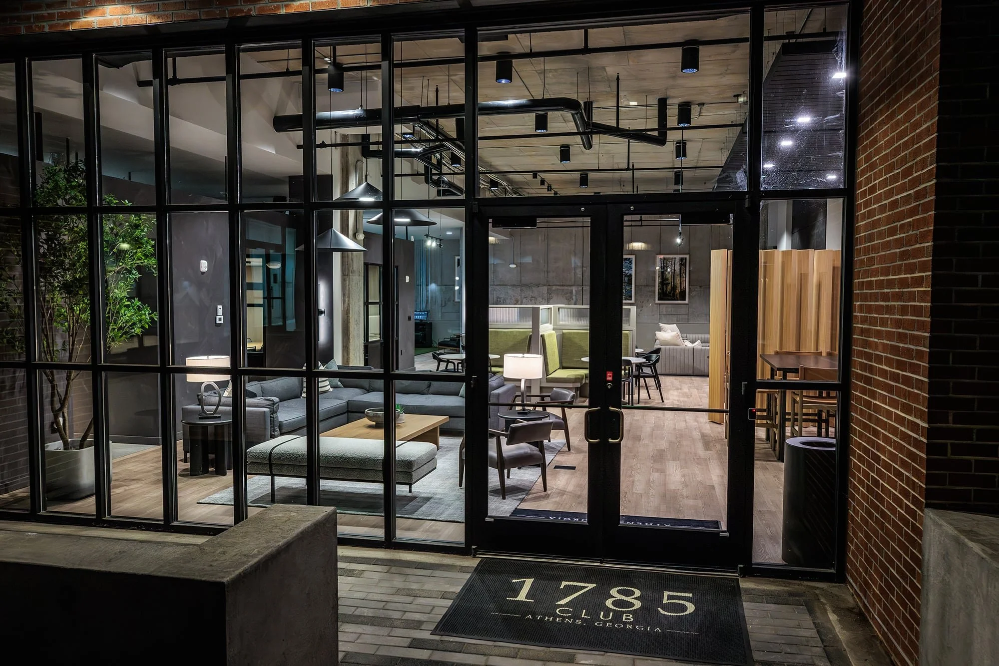 1785_CLUB_lobby_41.jpg
