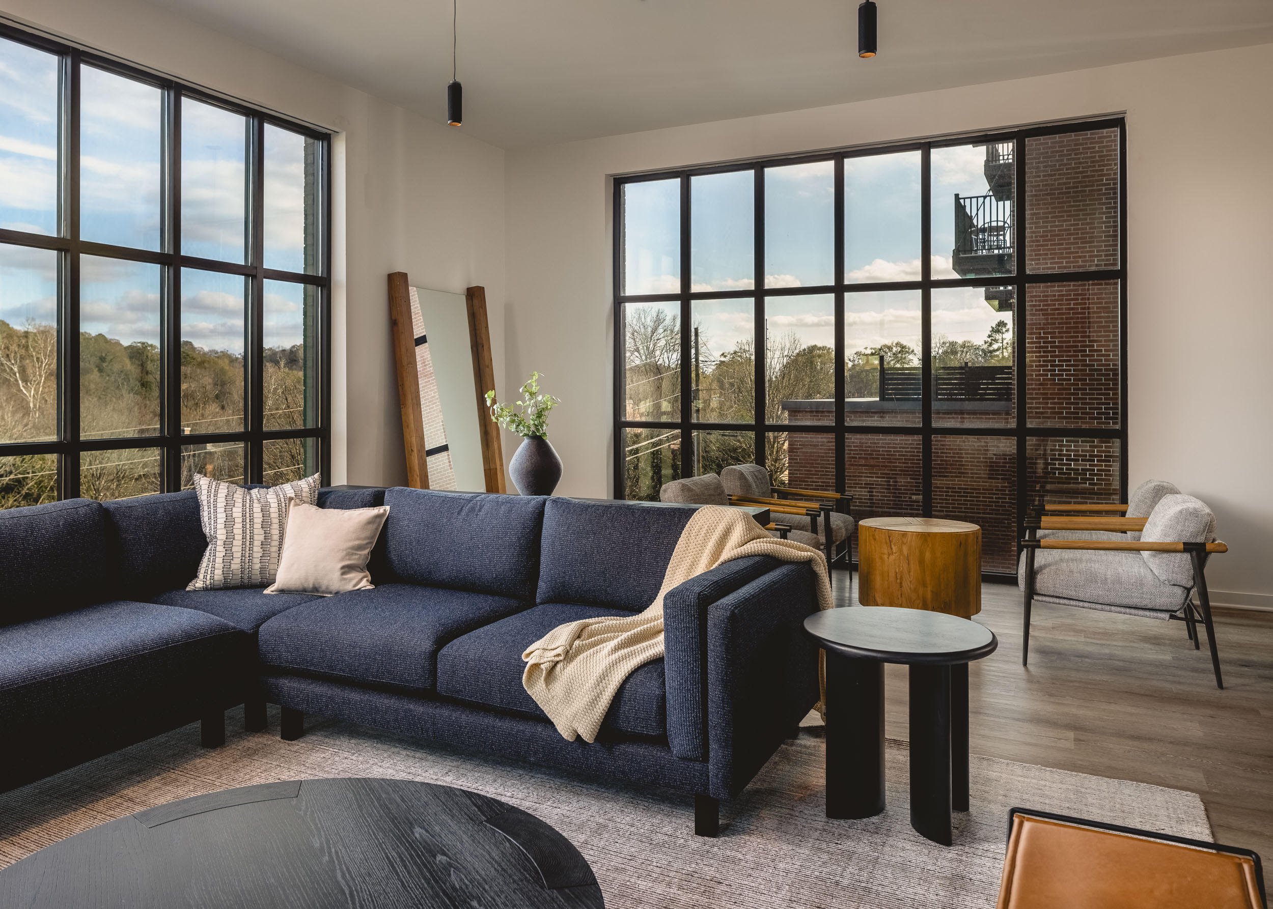RELAX IN THE PRIVATE OWNERS' LOUNGE