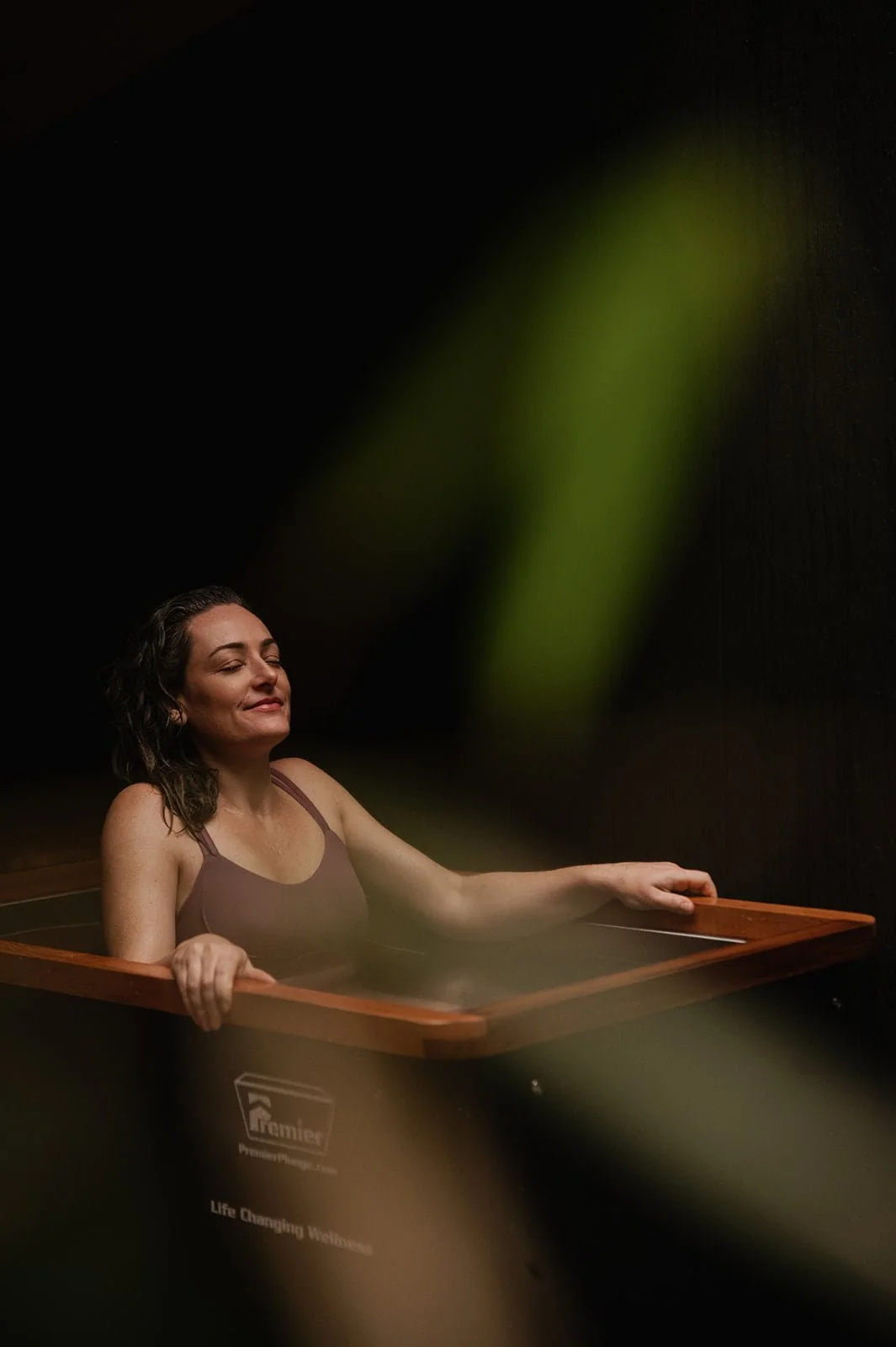 Are Cold Plunges Good for Women?Hormonal Balance, Perimenopause Considerations, Safe Temperatures, and When to Avoid