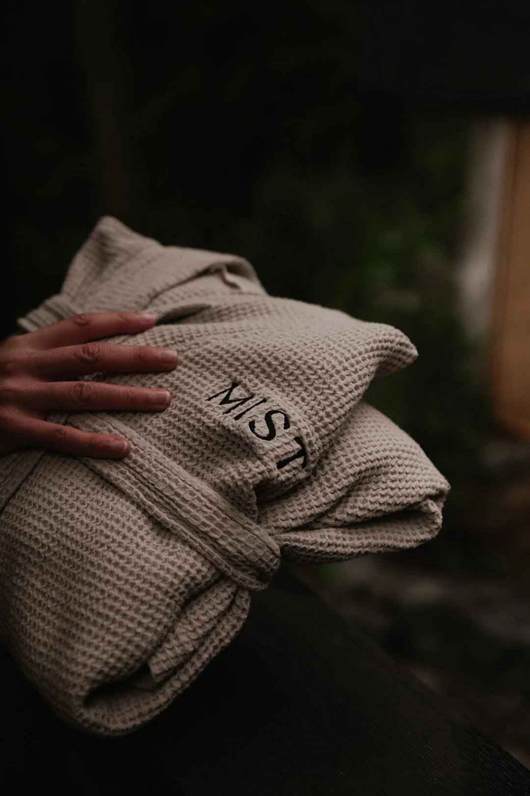 At Mist, all you have to do is arrive; everything you need is already waiting. 🧖🏼&zwj;♀️✨

Slip into a soft robe between plunges, with fresh towels prepared for each transition. Awaken your senses with optional essential oils in the sauna, and stay