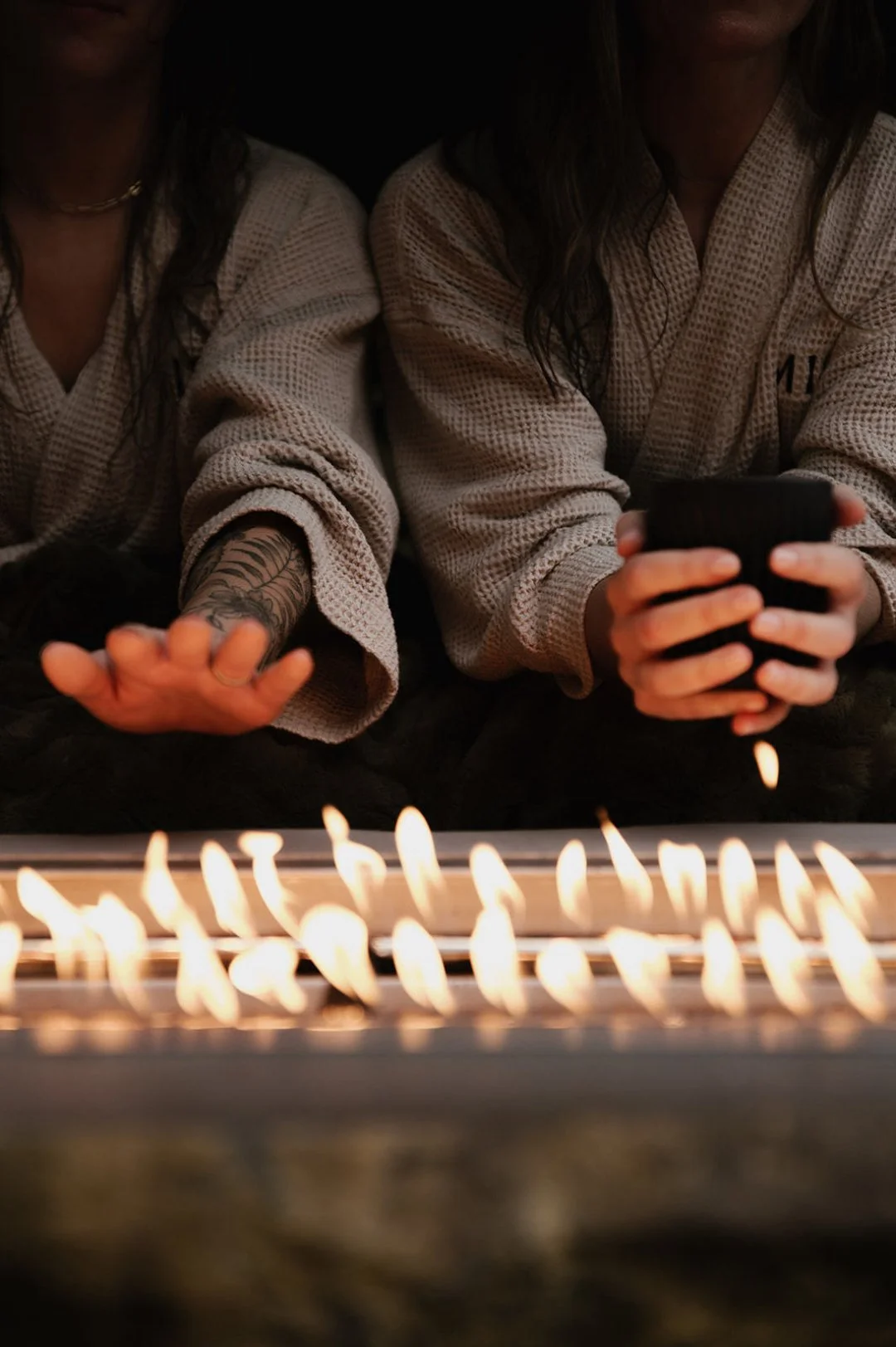 The colder months invite a deeper kind of rest. Between cycles of heat, cold, and stillness, the body softens and the mind clears. 

Your private 90- or 120-minute thermal experience includes cycles of warmth, cold immersion, and deep rest, a ritual 