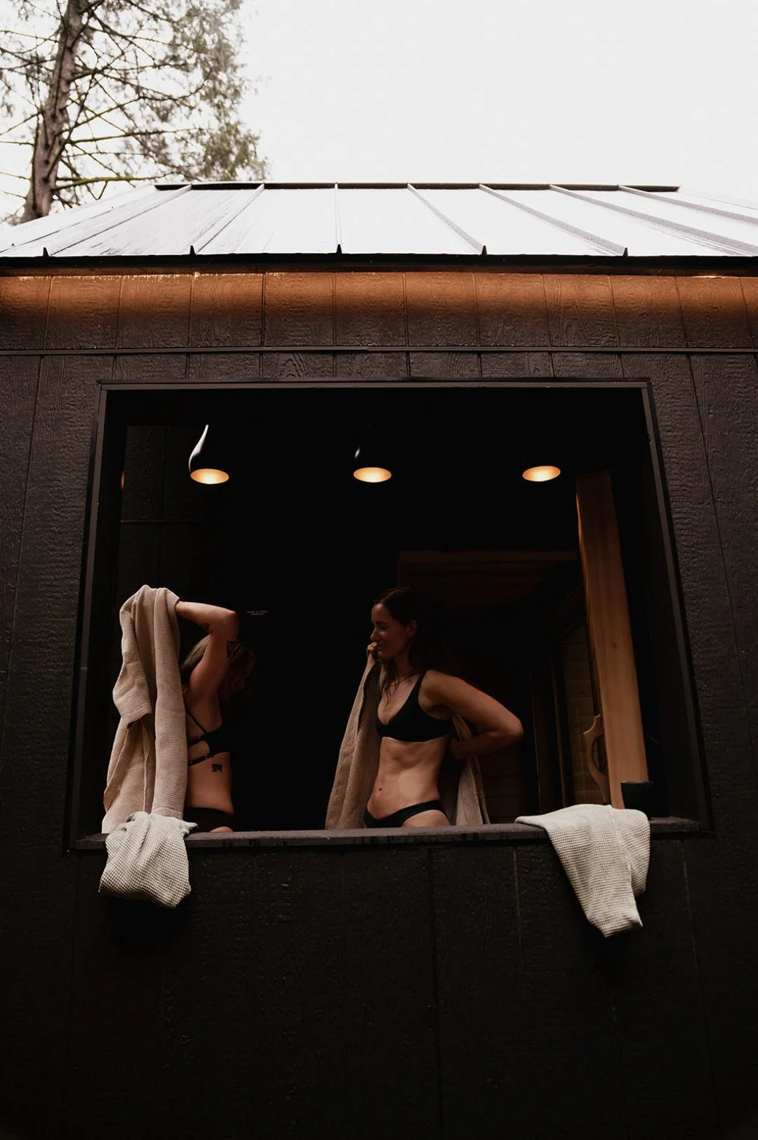 At Mist, each thermal circuit is your own sanctuary, a space to move slowly, breathe deeply, and return to stillness. 🪵🔥

Designed for up to four guests, every session offers private access to a cedar sauna with forest views, a cold plunge, a trans
