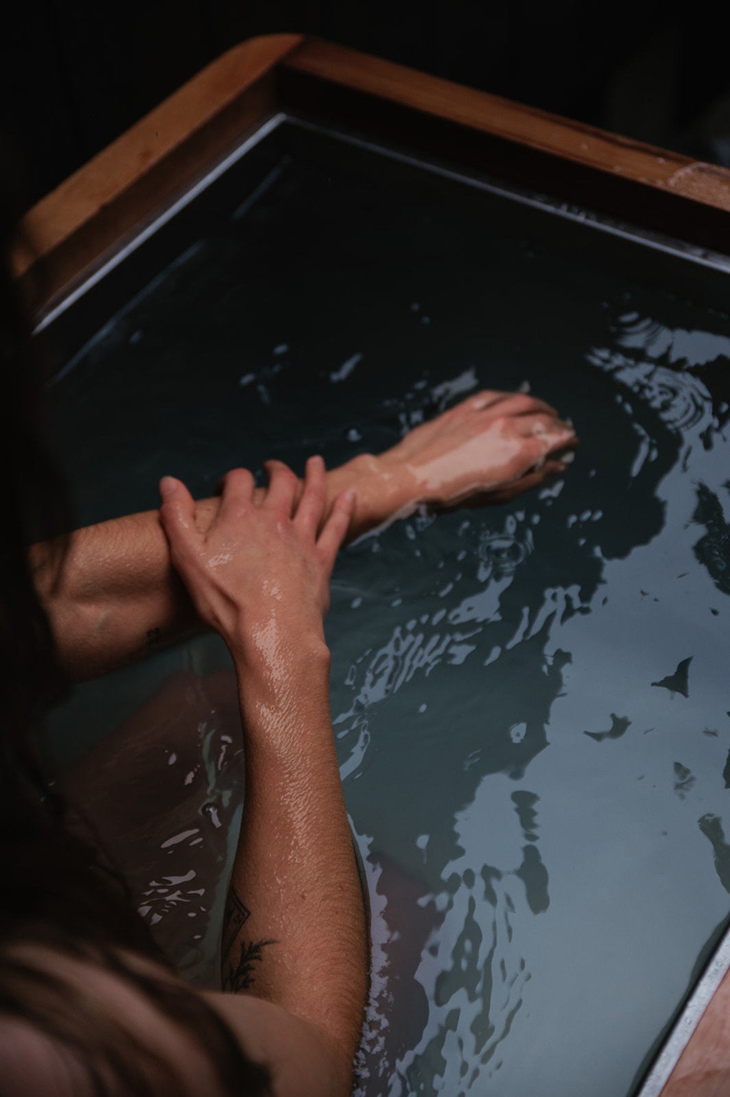 The water feels colder this time of year, enough to make you pause, to catch your breath.🧊💧

But once you decide to plunge, in that moment of resistance, something shifts. The first inhale into the plunge awakens the senses, the mind clears, and th