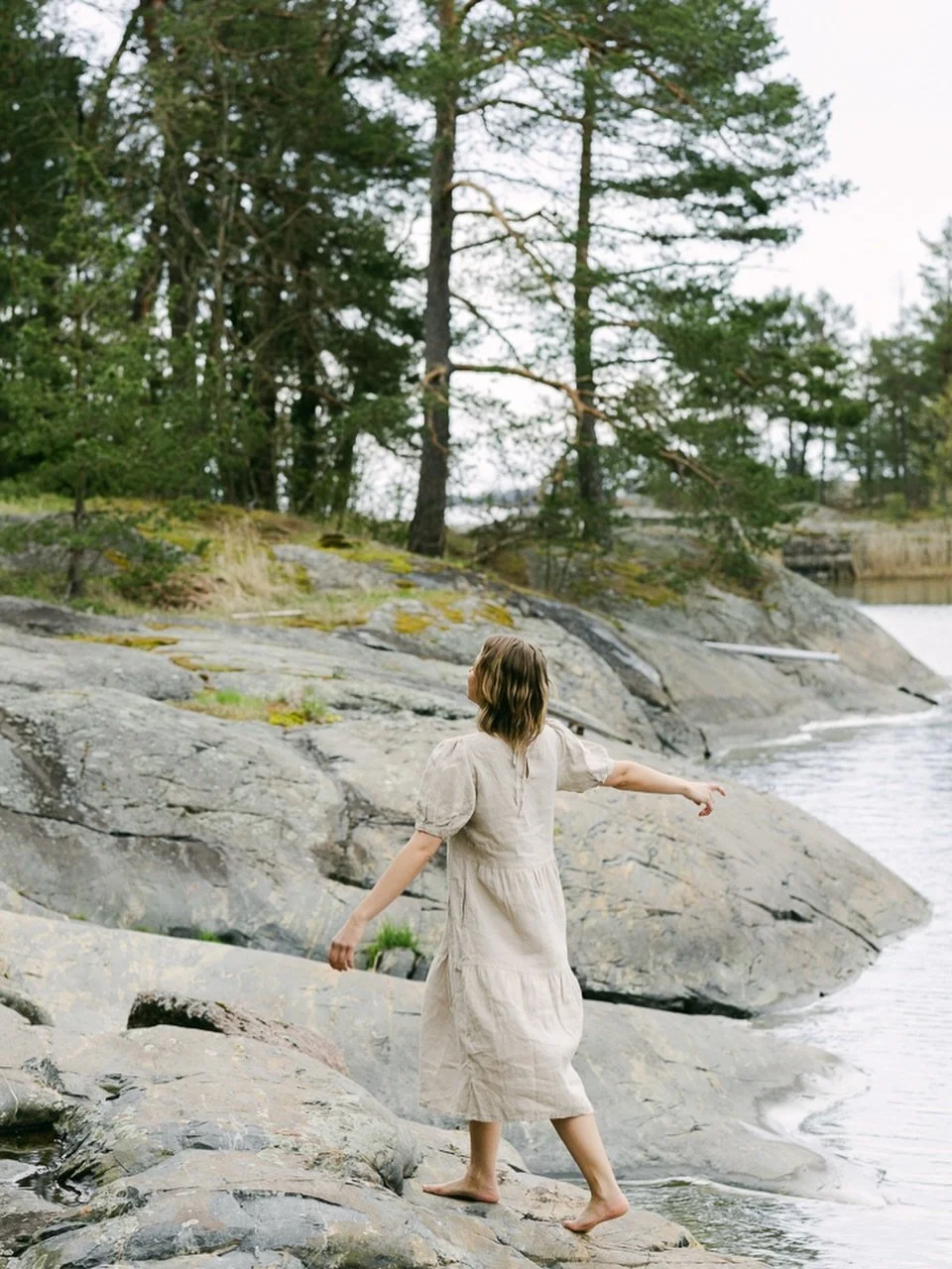 El&auml;m&auml; helpottuu, kun kodin tavarat k&auml;y l&auml;pi kerran kunnolla ja ajatuksella. Sen j&auml;lkeen riitt&auml;&auml; vain kevyt yll&auml;pito. 

Kuulostaa ehk&auml; liian helpolta ollakseen totta. Mutta ensimm&auml;inen tavaroiden l&aum