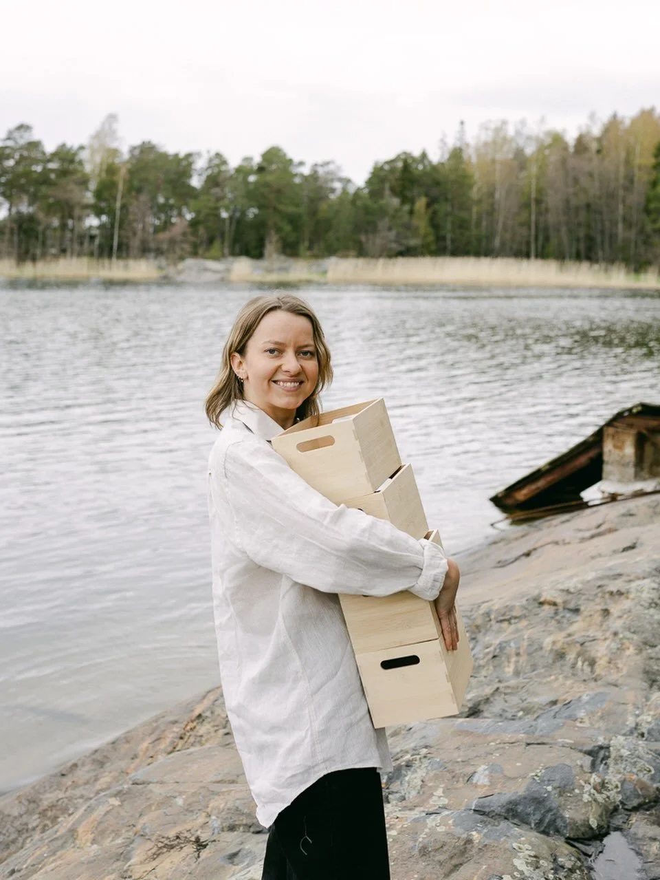 Olet menett&auml;nyt hallinnan tavaroistasi, ja sen sijaan ne hallitsevat sinua. 

Tied&auml;n niin hyvin sen tunteen, kun el&auml;m&auml; py&ouml;rii vain tavaroiden ymp&auml;rill&auml;.

Mutta nyky&auml;&auml;n haluan mielummin olla vapaa tavarataa