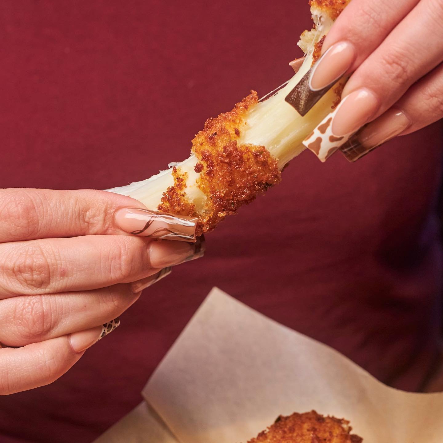 A cheese pull to start your Sunday 😏

That stretch is courtesy of that Roma Whole Milk Mozzarella ✨