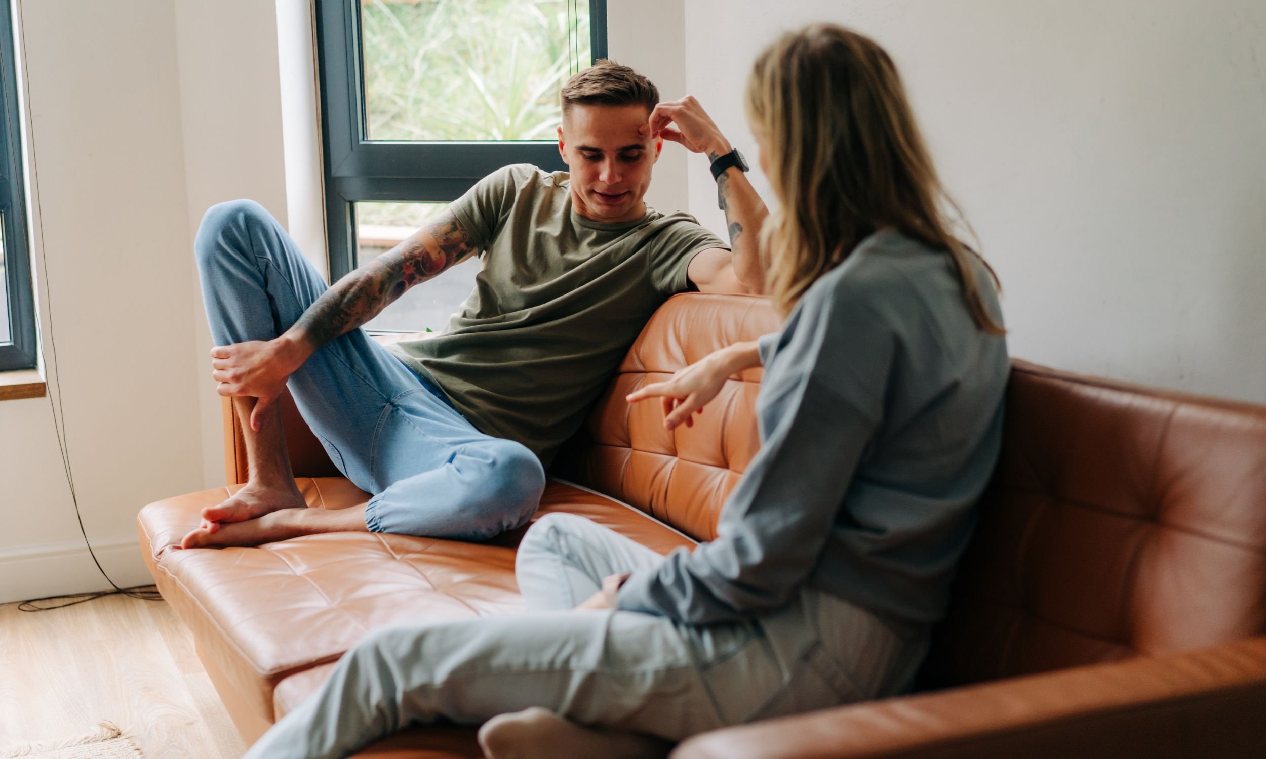 How Men Communicate in Relationships + Tips for Solving Misunderstandings