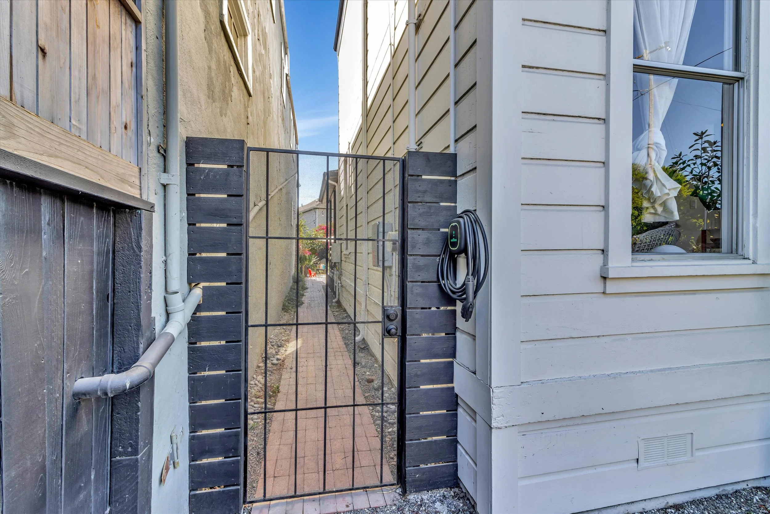 10_f8_1739ChaseStreet_004.jpg