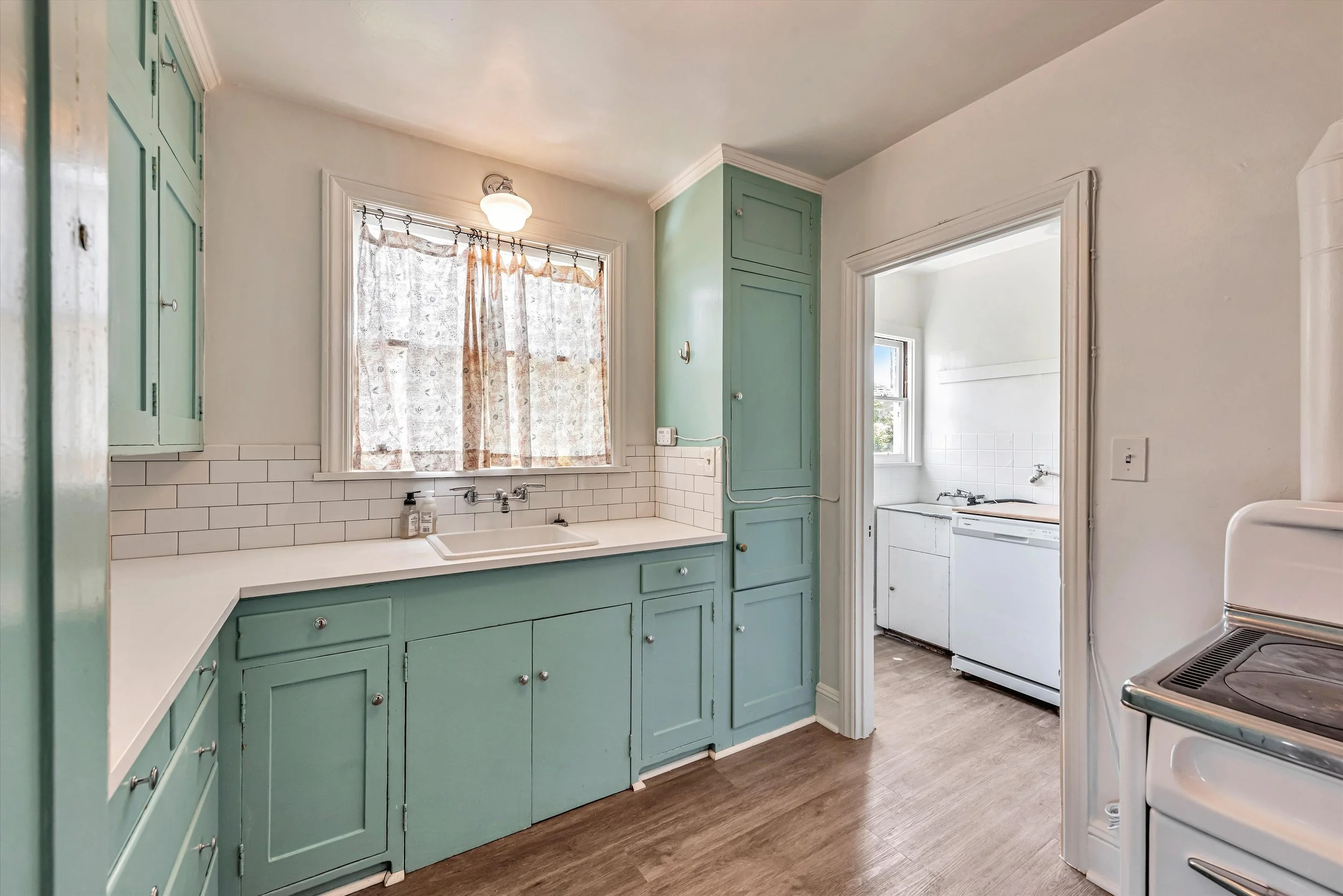 25_F8_1944108thAvenue_031.JPG
