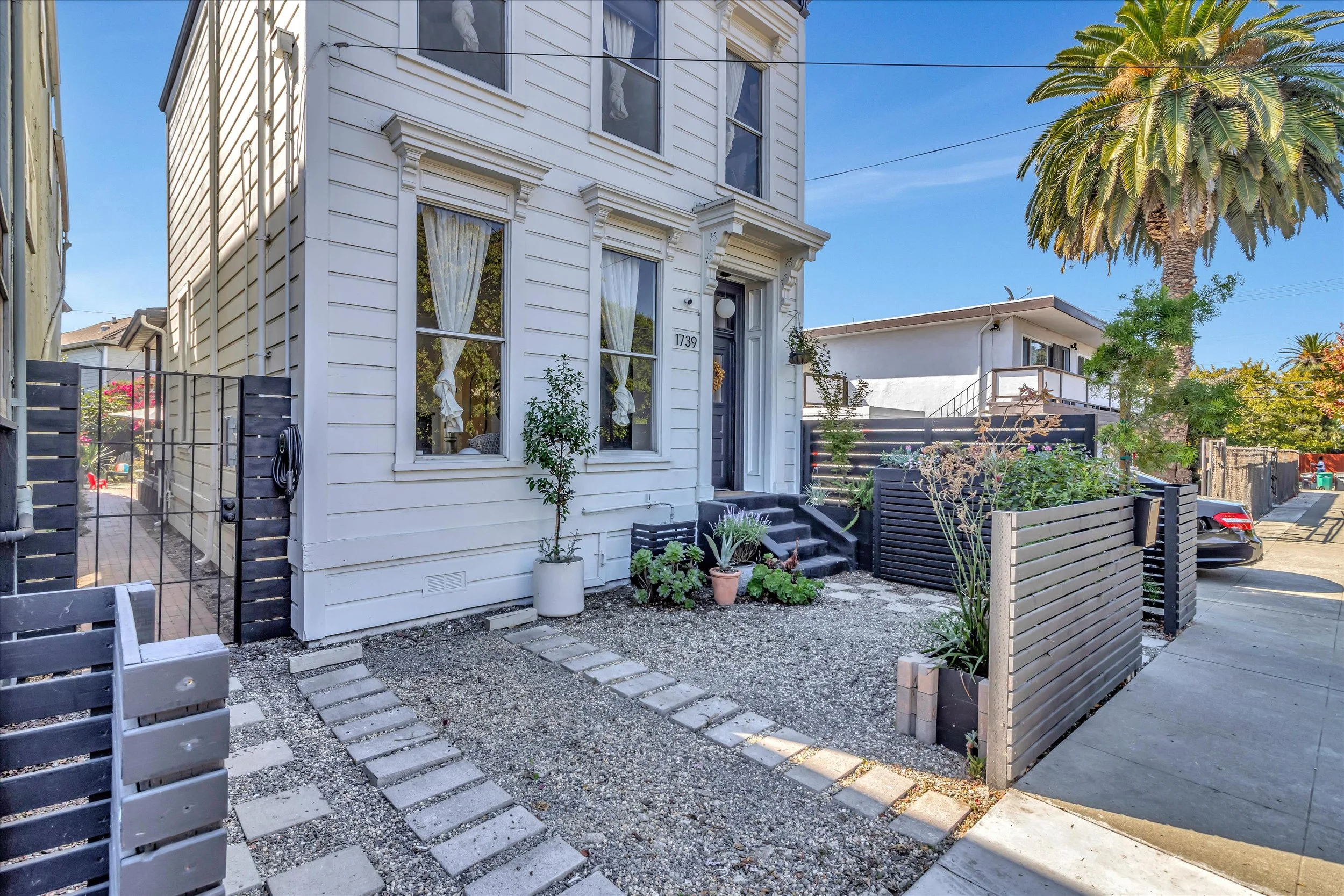 9_f8_1739ChaseStreet_003.jpg