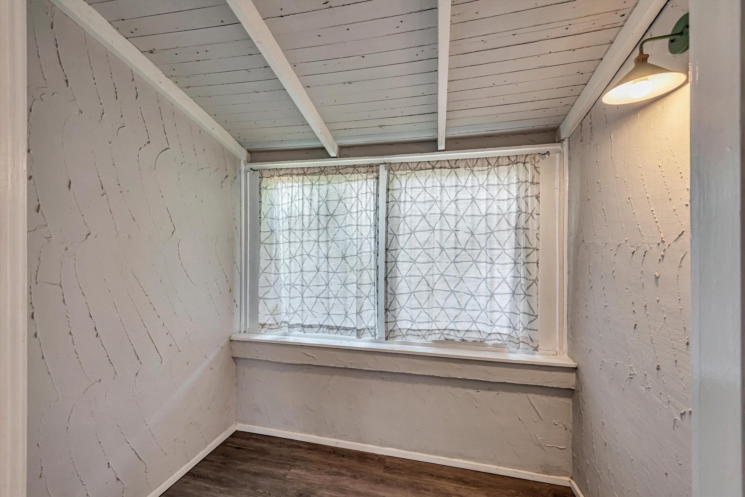 32_F8_1944108thAvenue_042.JPG