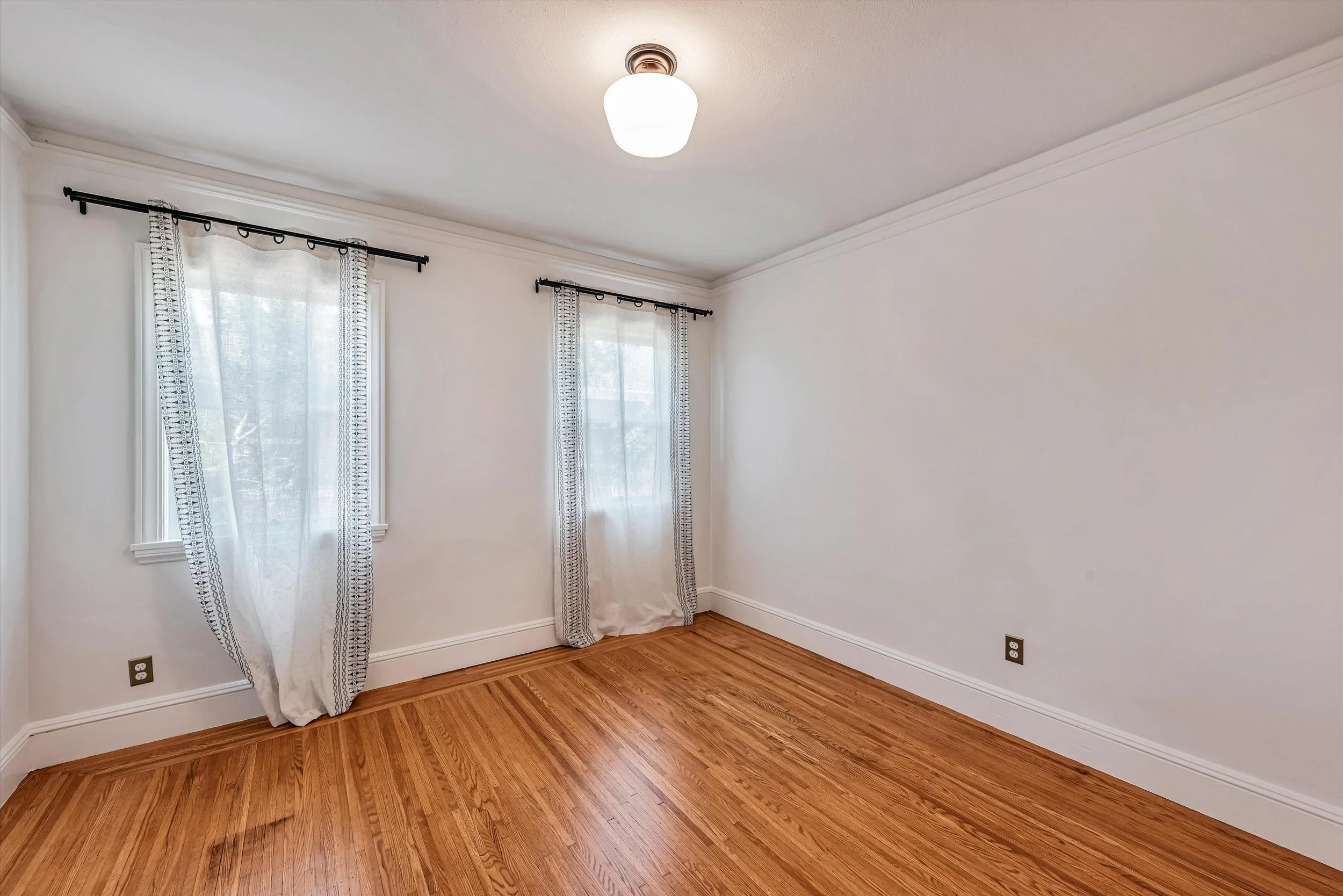 21_F8_1944108thAvenue_027.JPG