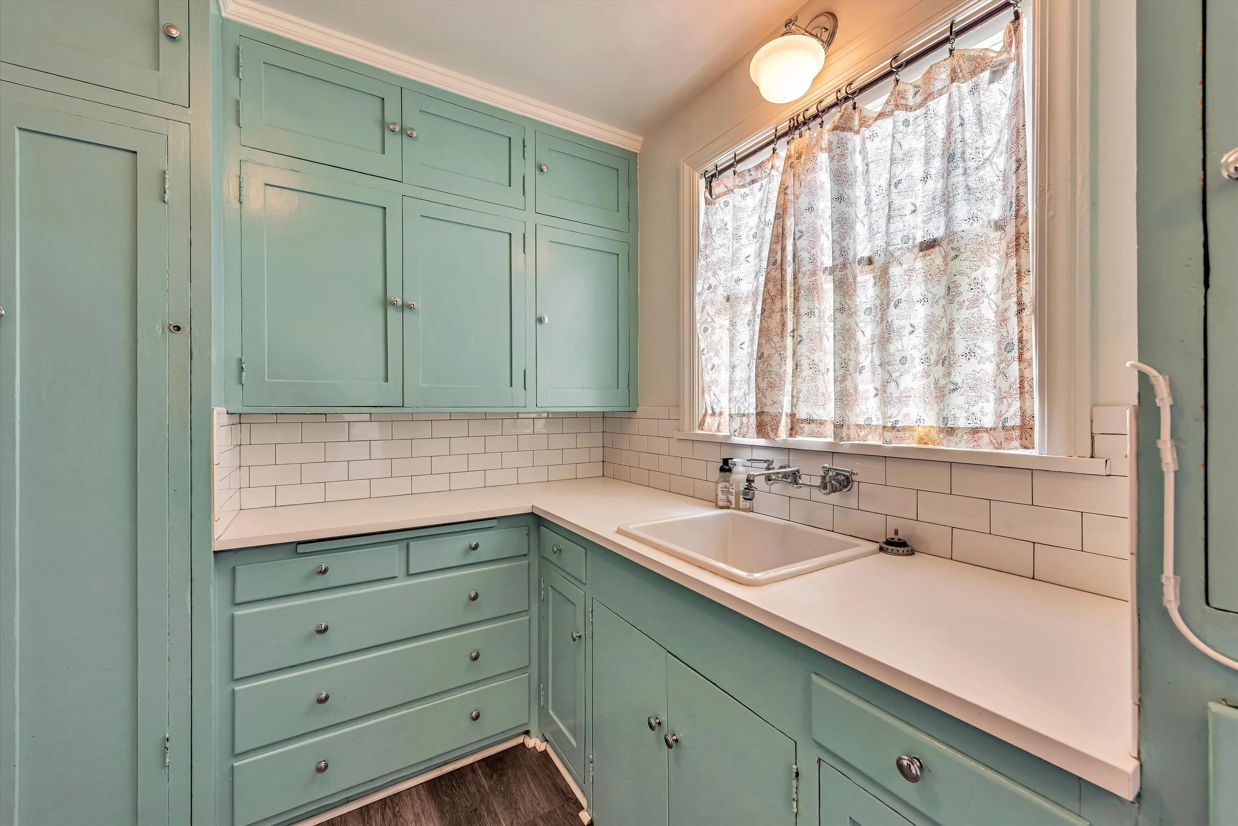 27_F8_1944108thAvenue_034.JPG