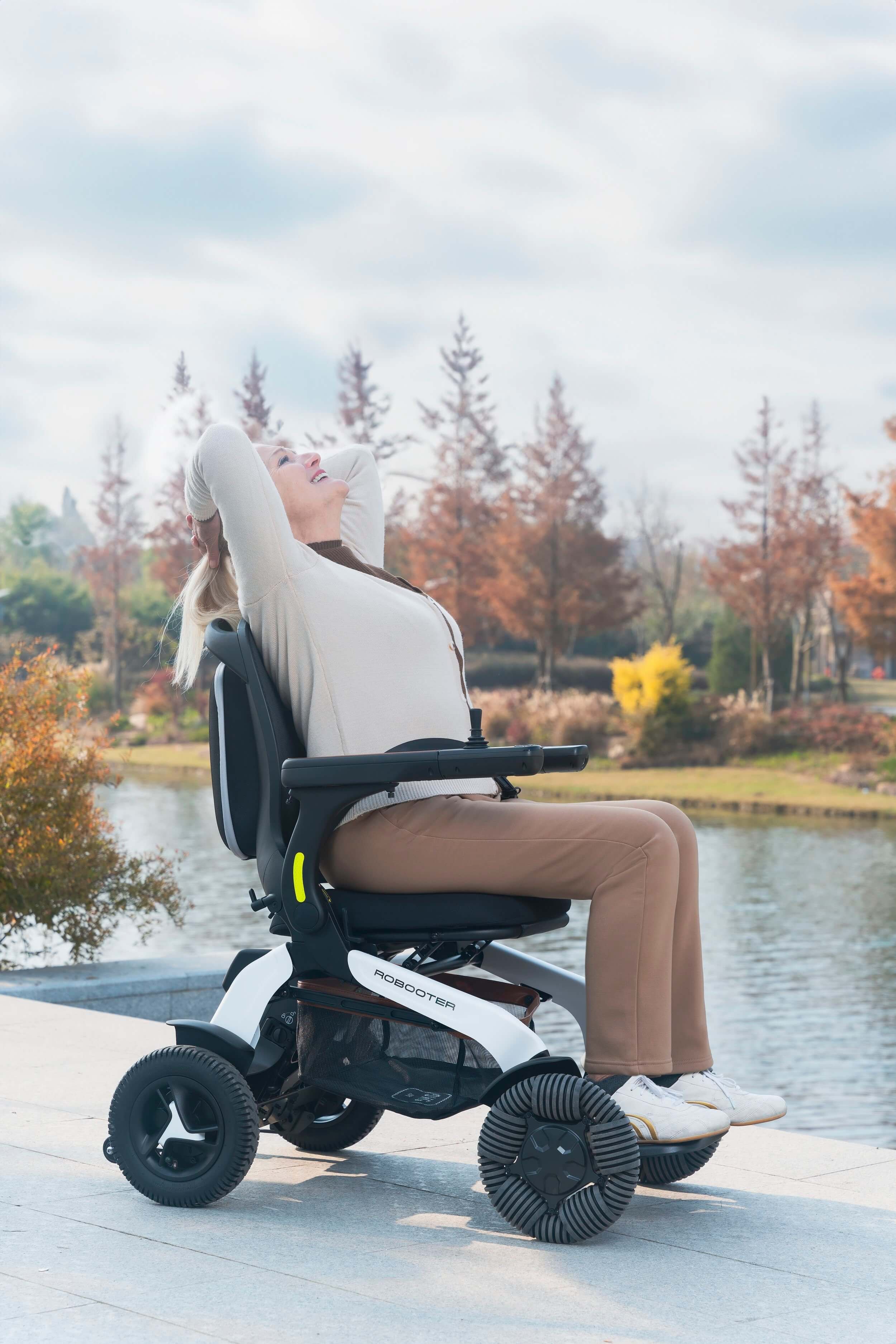 Woman relaxing with the Robooter E60