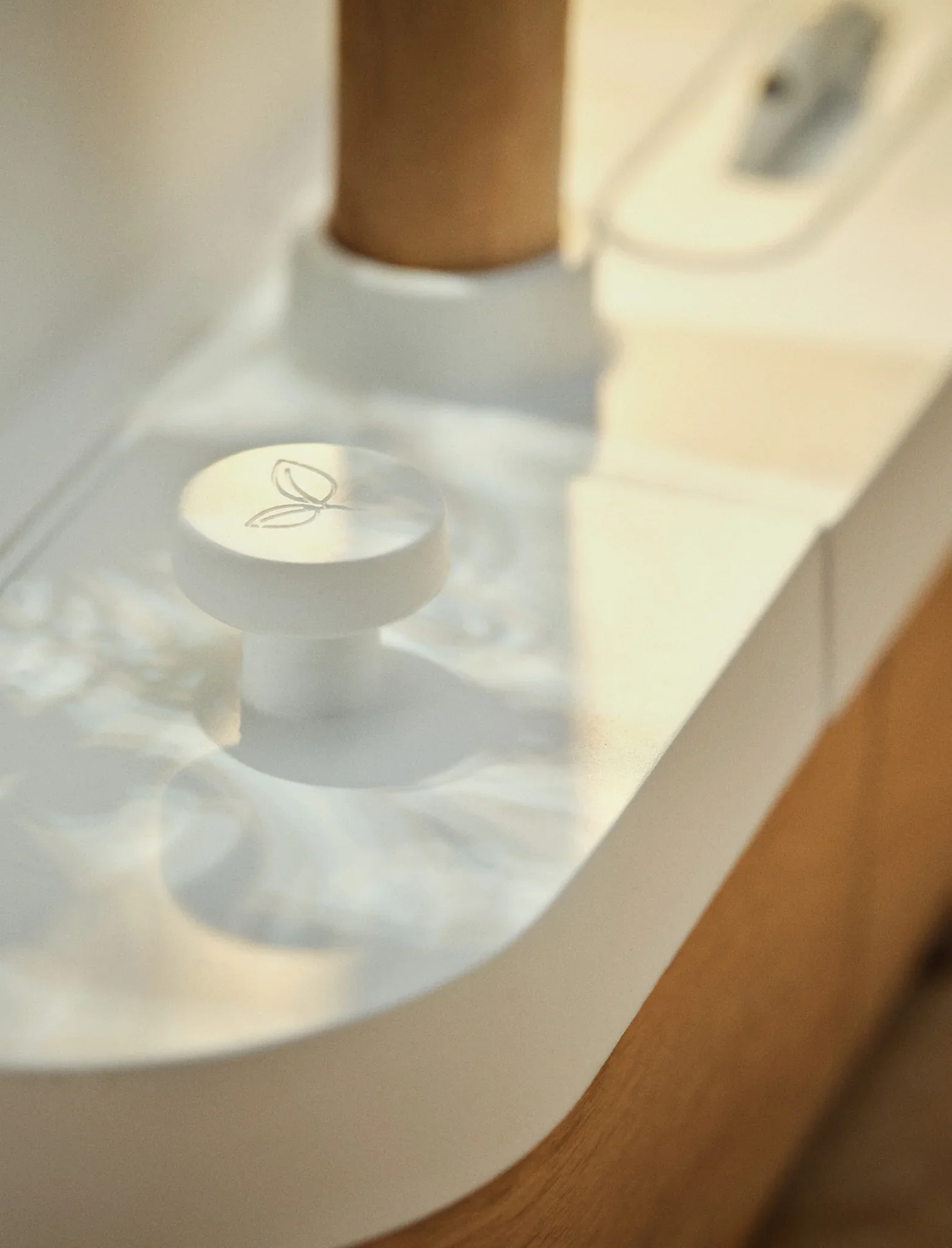 auk_mini_detail_-_vertical_-_image_section_x2048 copy.webp