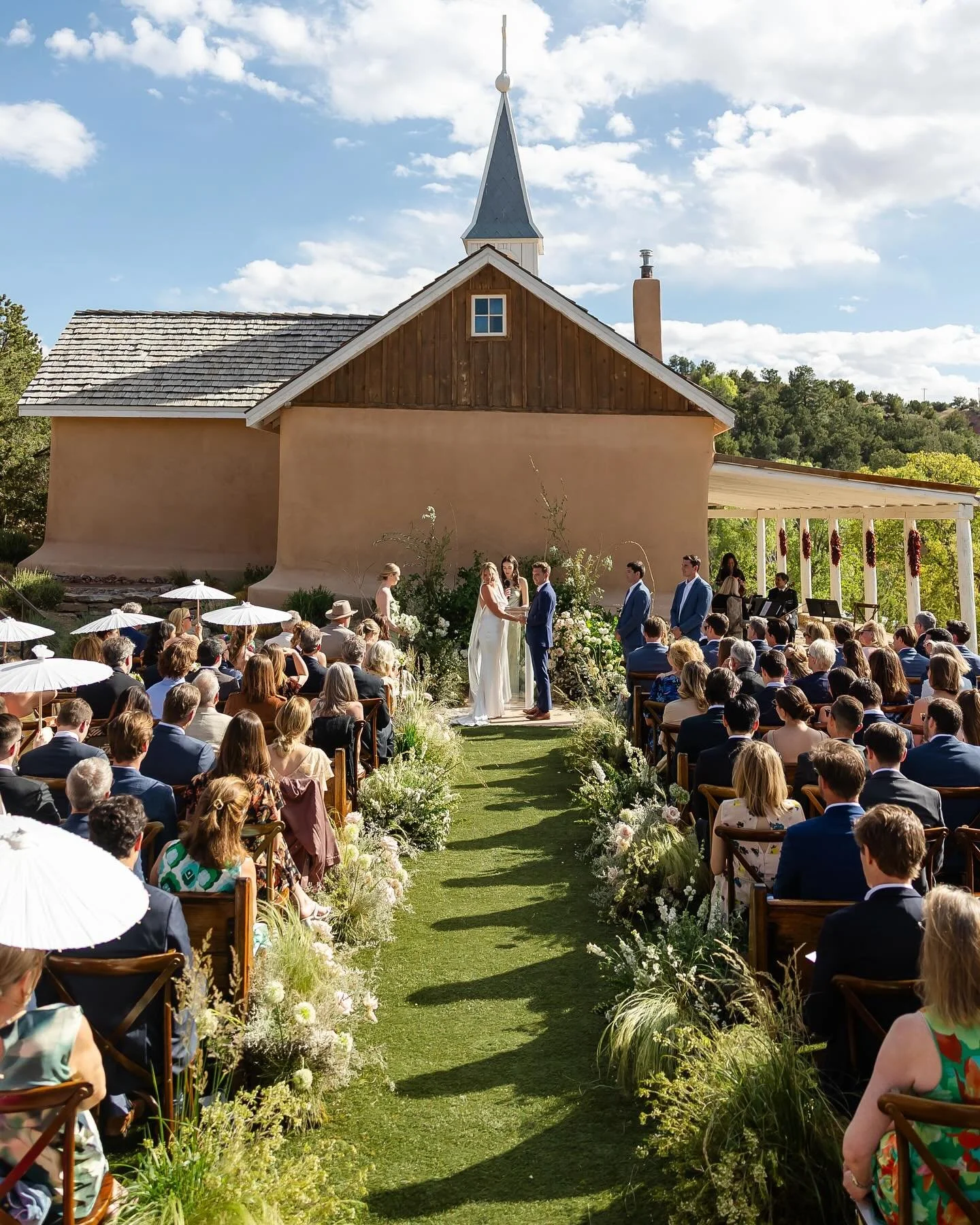 10 wedding ceremonies at Bishops Lodge ✨ every season, every design, every floor plan to give you the ultimate wedding inspo ✨🌼

@bishopslodgeauberge 

&bull;

&bull;

#2026wedding #santafeflorist #santafewedding #newmexicomwedding #2026weddingtrend