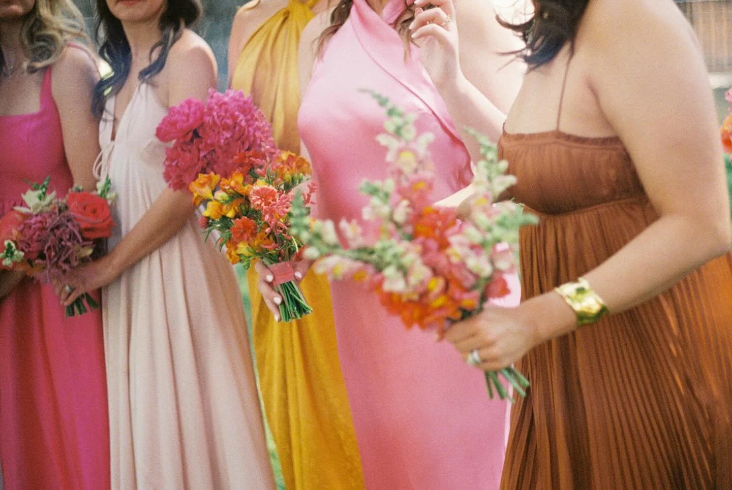 It&rsquo;s all about who you have by your side during these special moments 🩷🌼✨☀️

@corynkieferphoto 
@pasta_mama_1 
@lafondasantafe 
@moniquelhuillierbride 
@a.salonsantafe 
@alana_a.salonsantafe 
@weddingchicks