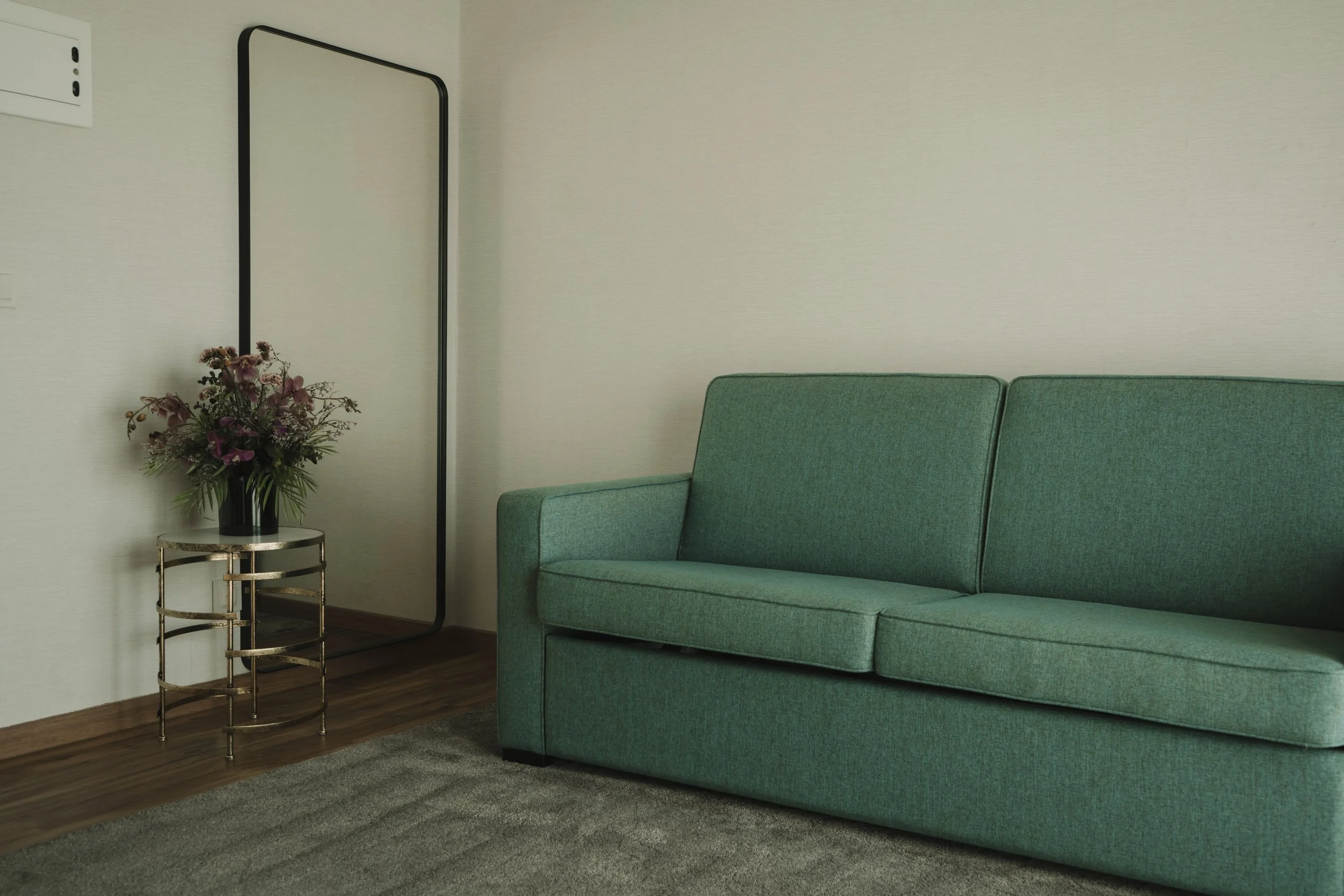 Imagem de behind the scenes de uma produção audiovisual para hotel em Setúbal, Portugal, destacando o ambiente e a hospitalidade local em colaboração com a Beyond Focus Studios.