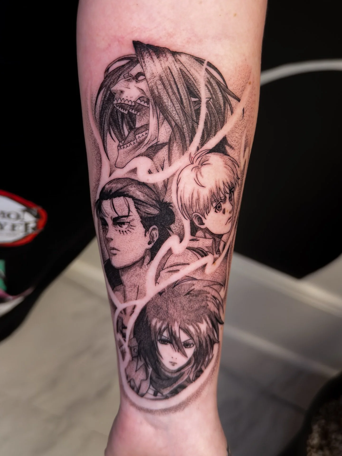 Black (and Grey) Friday 🖤
While you&rsquo;re out there fist-fighting strangers for a TV at Best Buy&hellip; just remember: the TV isn&rsquo;t really on sale, and a tattoo will last way longer 😘

Swipe through for some of my favorite black and grey 