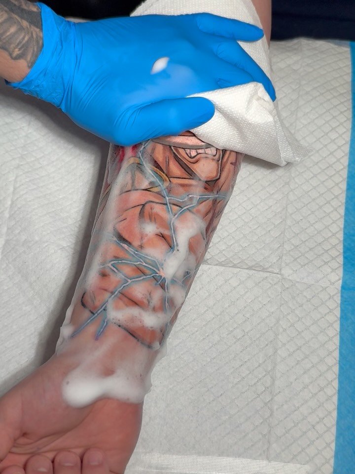 The One Piece you need become King of the Aftercare🏴&zwj;☠️

Mad Rabbit Repair Wash is a gentle foaming cleanser that&rsquo;s perfect for fresh tattoos. It clears away dirt and debris without stripping your skin or leaving it feeling dry.

Made with