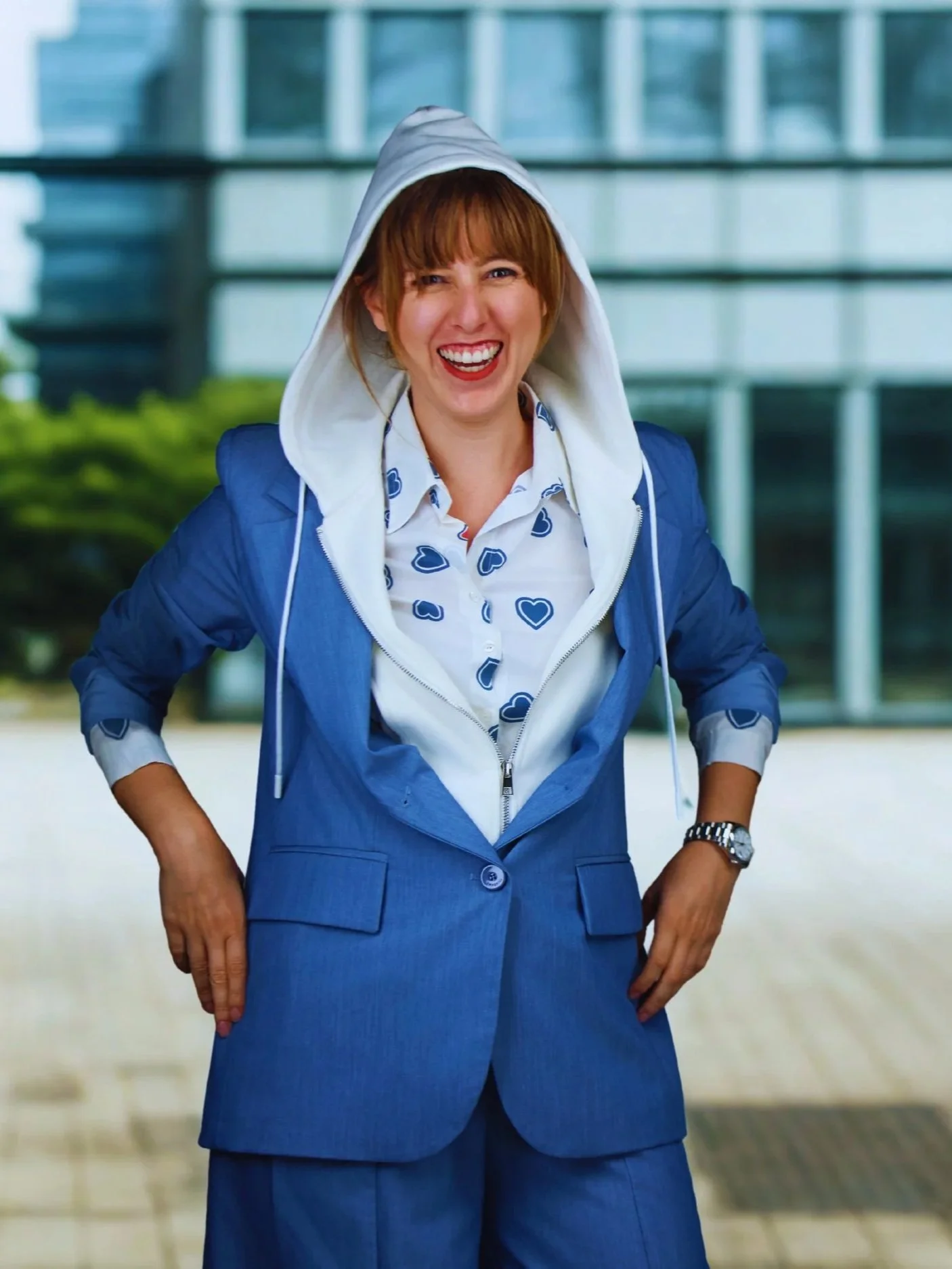 Virginia Ragni, Strategic Project Management and McKinsey Forward Alumna in Zürich. Professional portrait representing a "Maestro" of operational excellence, technical system migration, and digital transformation. Delivering precision and leadership.