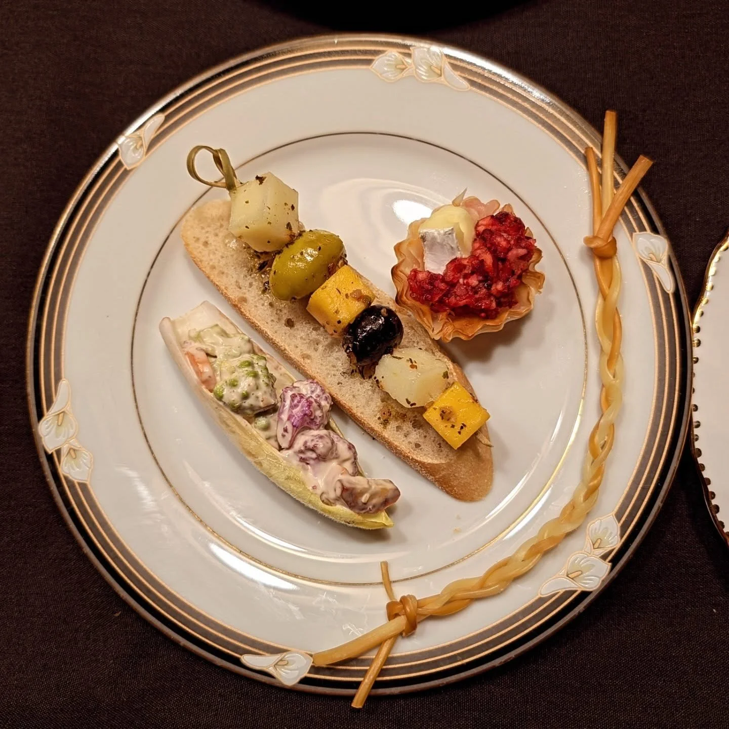 🍷November's Gourmet Wine Pairing featuring Celebration Wines &amp; Holiday Favorites with perfectly paired hors d'oevres &amp; glassware🍷