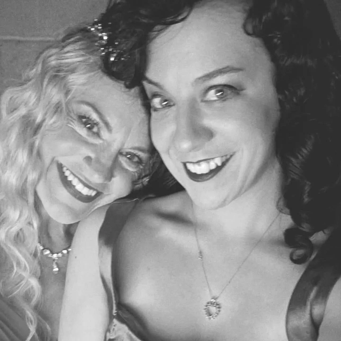 ⚜️⚜️New Year's Eve at Whisperz Speakeasy featuring the vibrant, vivacious voices of Tori Lee of Glad Rags &amp; Giggle Water from 8-9:30pm followed Heather Goodwin Robillard of Heather &amp; The Swing Set from 10-11:30. This evening of Silver, Gold &