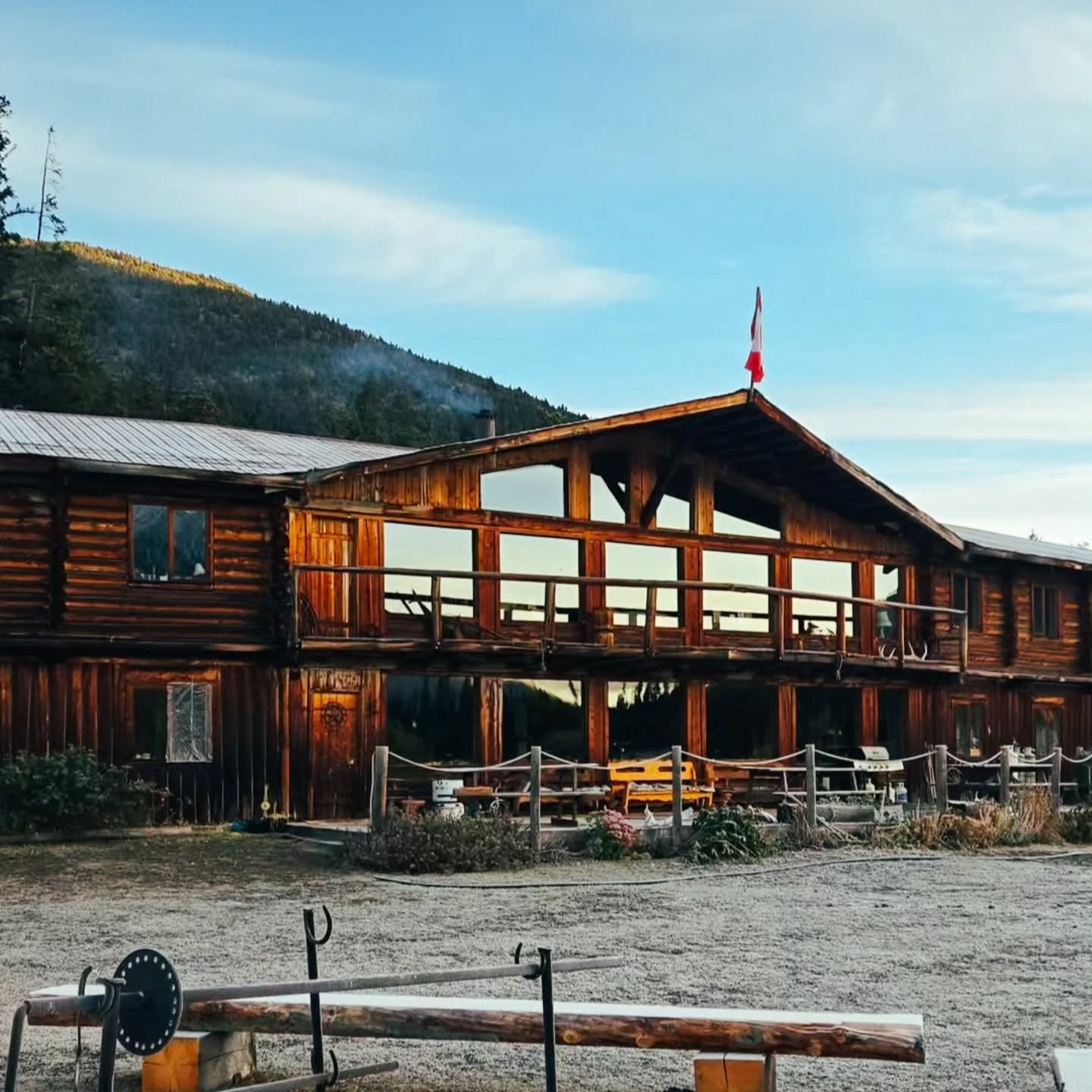 Welcome to our cozy Lodge
in The Real Wilderness ✨️ 🍂🐎 
.
.
.
.
.
.
.
.
#bracewellalpineadventure #offgridliving #guideoutfitters
