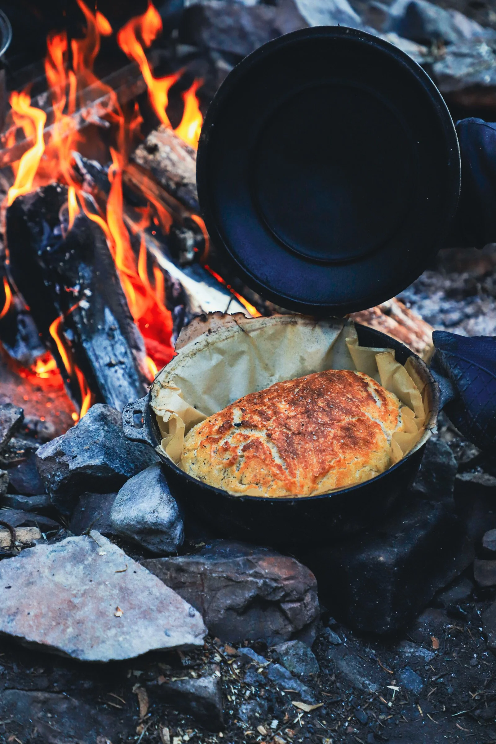 No-Knead Campfire Bread
