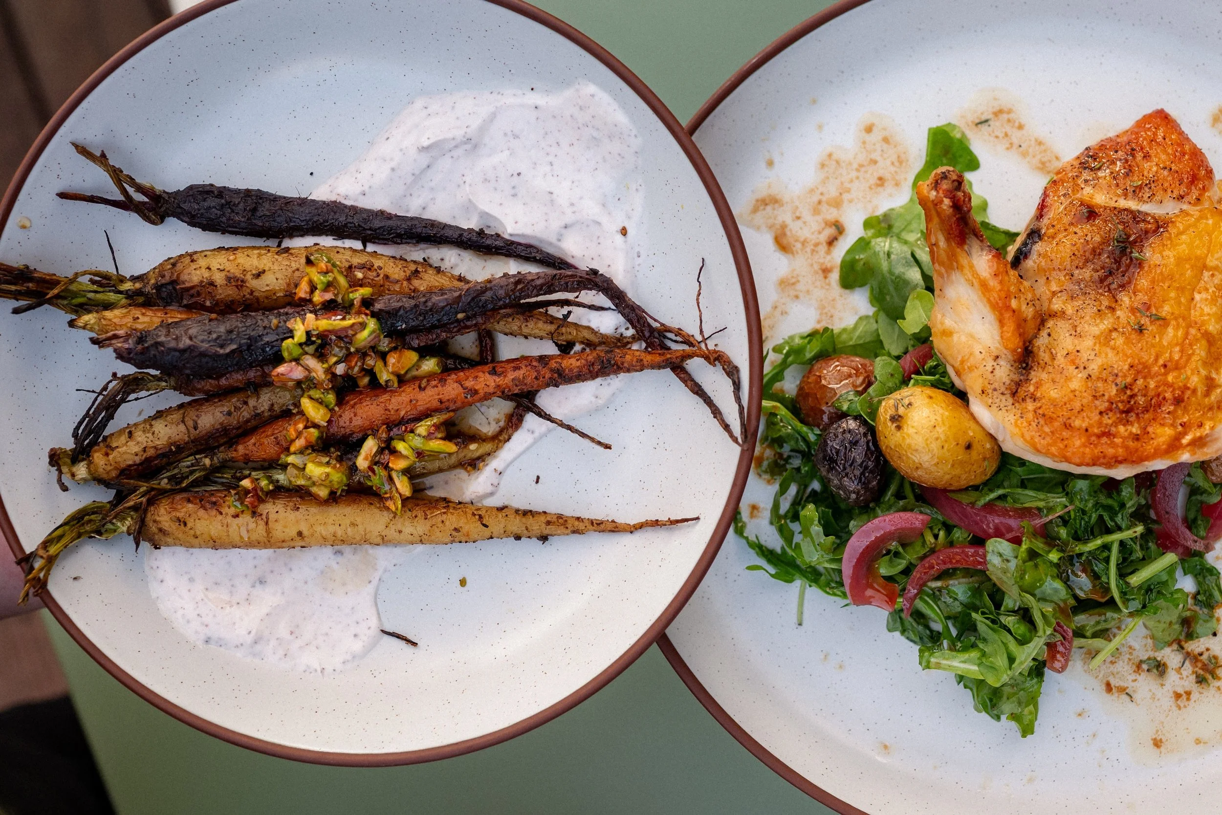 photo by @luke_fwc
Carrots and chicken on salad.
