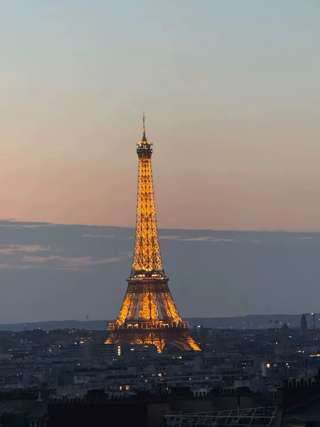 L&rsquo;histoire de Volanjara r&eacute;sum&eacute; en quelques dessins&hellip;. Toute l&rsquo;histoire dans notre site internet dans la partie gen&egrave;se, fondatrice et vision : 
✍🏽 https://www.volanjarafragrances.com/introduction

#volanjara #pa