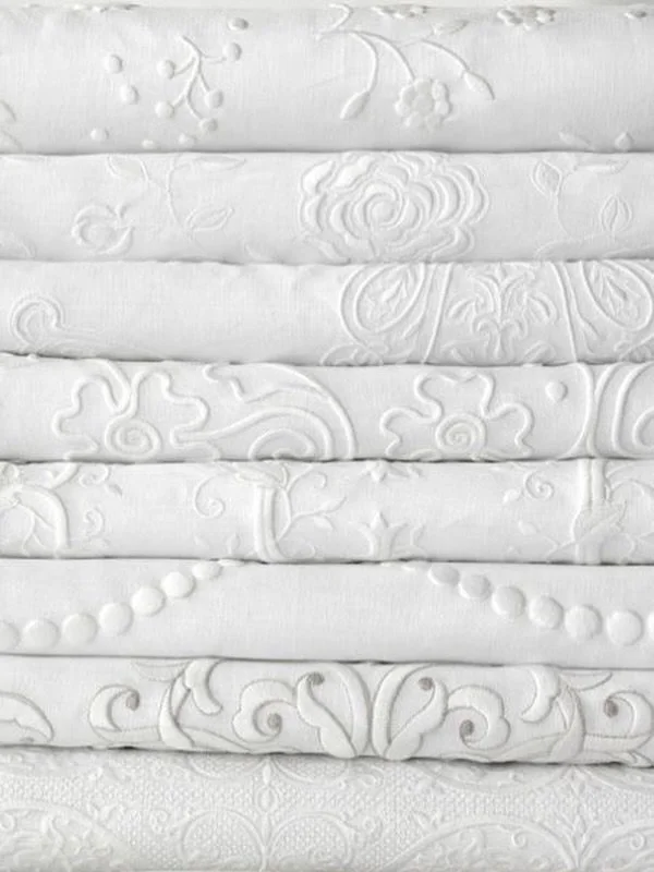 🧺 Derri&egrave;re Volanjara, il y a l&rsquo;histoire d&rsquo;une femme. Ma m&egrave;re. Grande dame, passionn&eacute;e de plantes, et amoureuse&hellip; du linge propre. Elle faisait tout le temps des lessives comme des rituels. Tout passait sous son