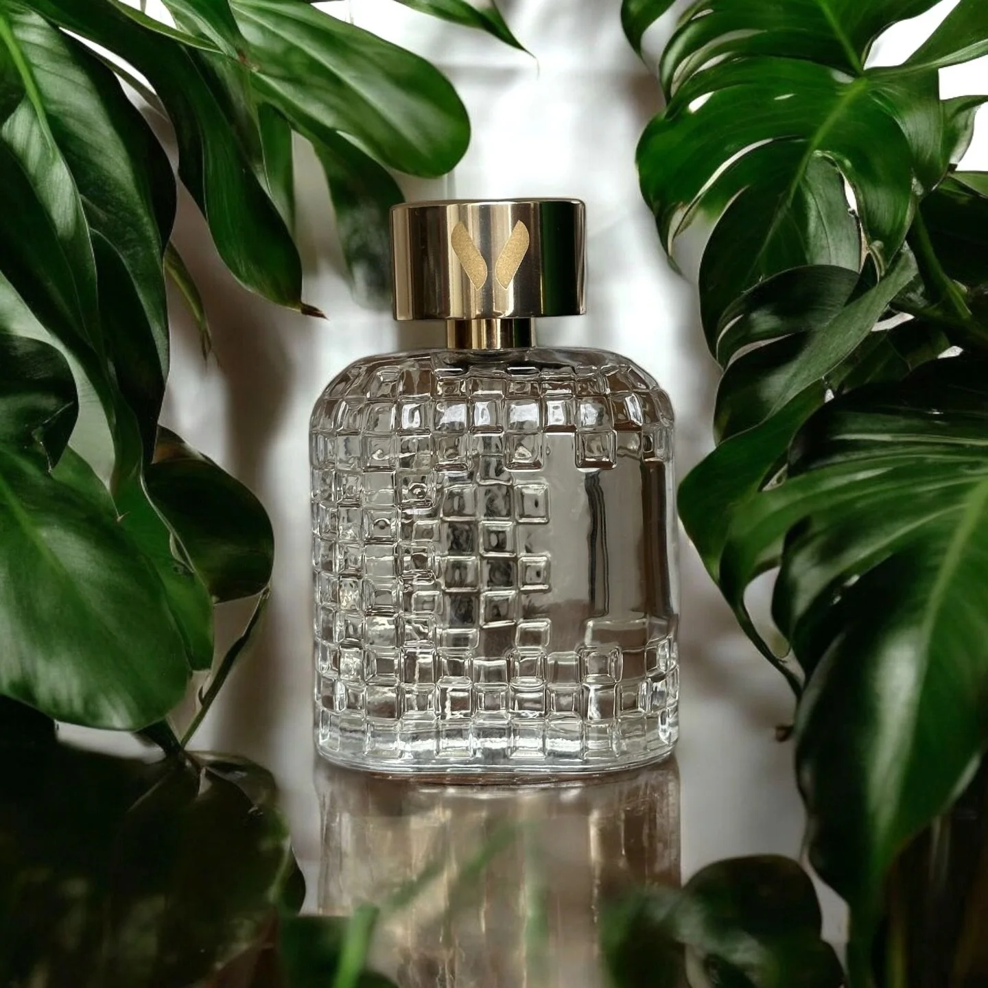 POURQUOI LA PARFUMERIE EST UNE PASSION ?

La parfumerie est une passion parce qu&rsquo;elle touche au &eacute;motions, aux souvenirs et &agrave; la cr&eacute;ativit&eacute;. Chaque parfum raconte une histoire, &eacute;voque des sensations et peut m&e
